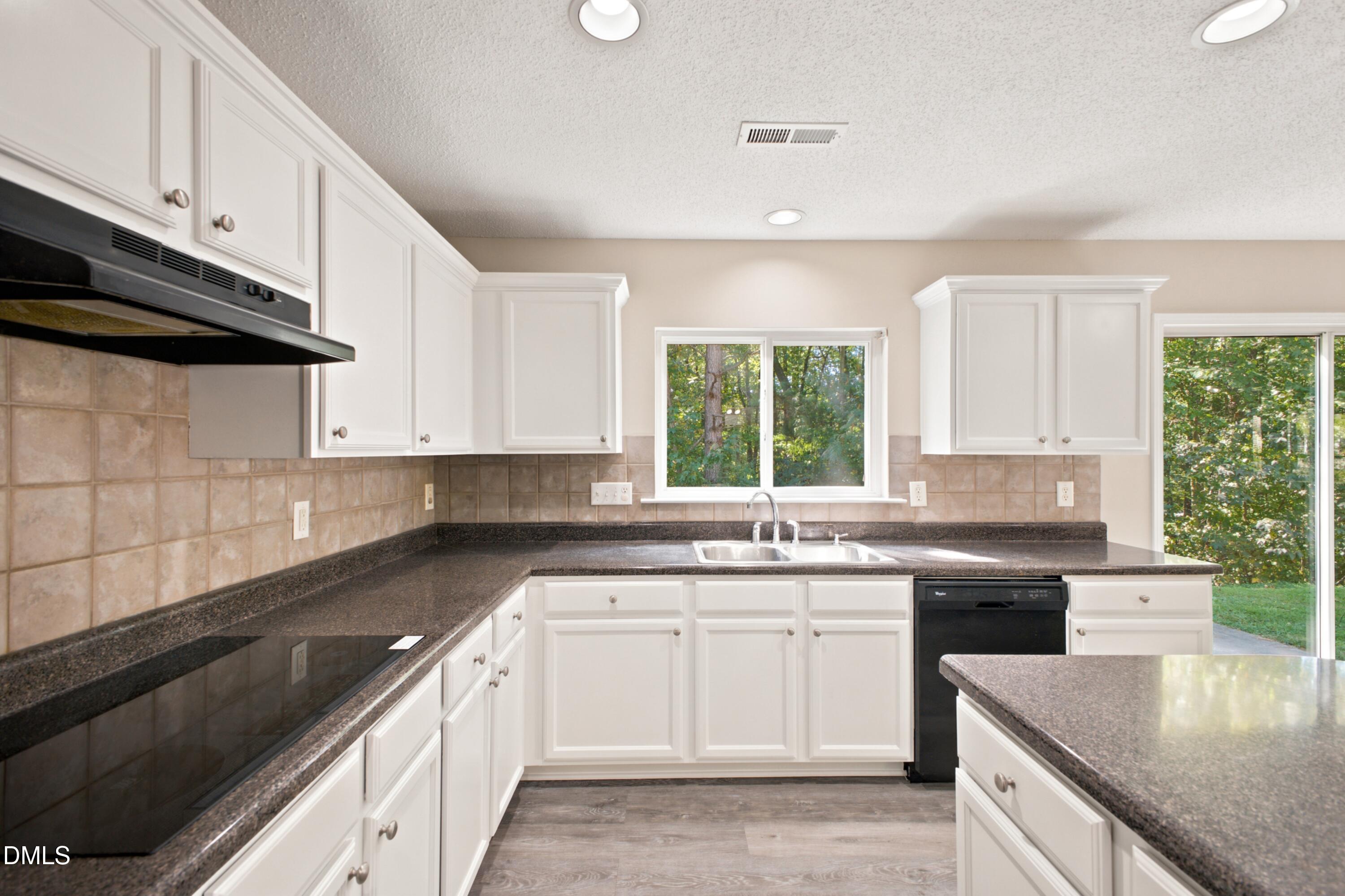 6 Spicewood Court Property Photo 6