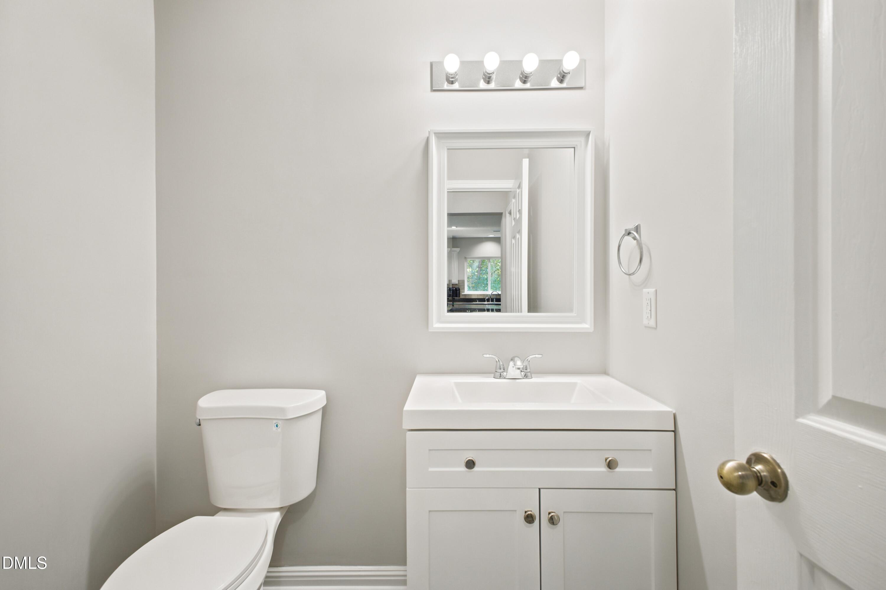 6 Spicewood Court Property Photo 8