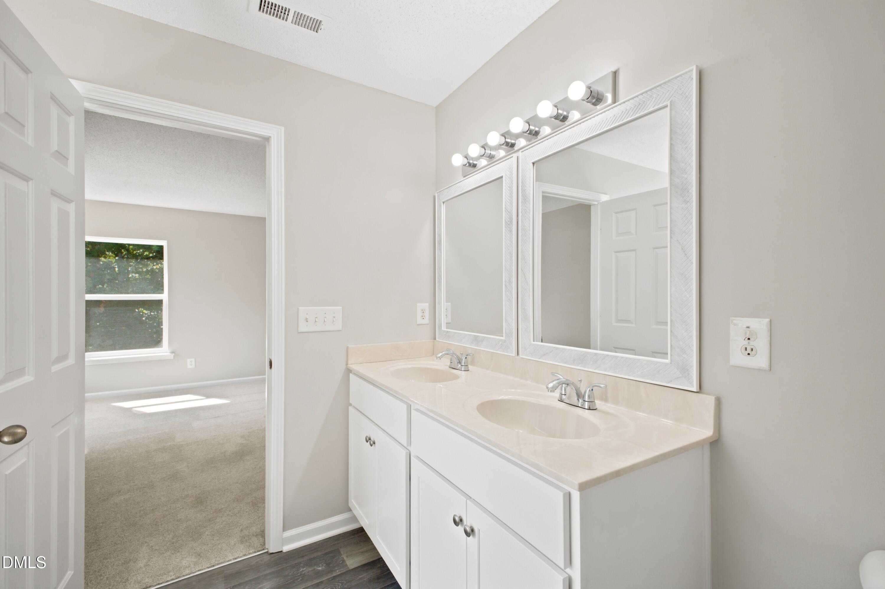 6 Spicewood Court Property Photo 15