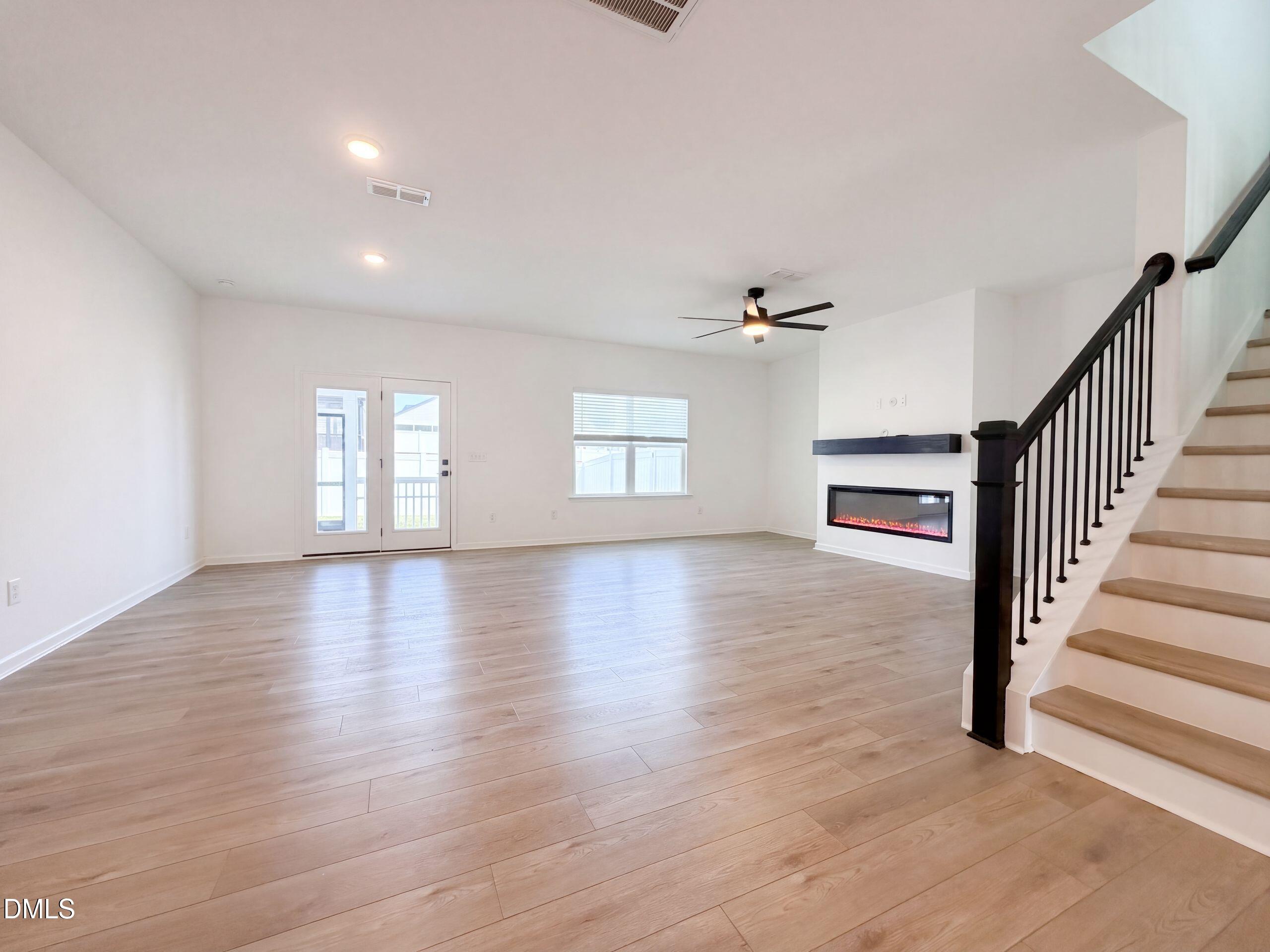 109 S Stonemill Trail Property Photo 3
