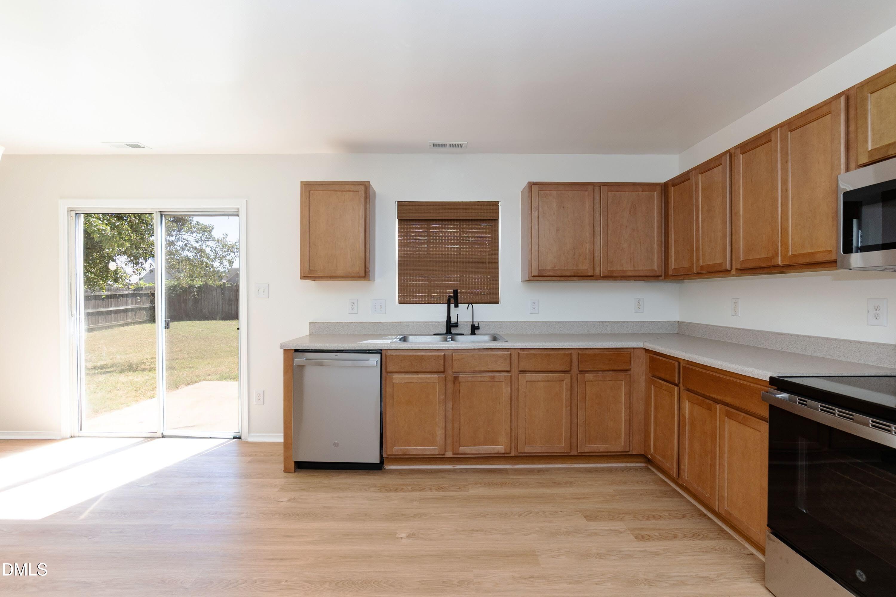 1017 Breeze Lane Property Photo 8
