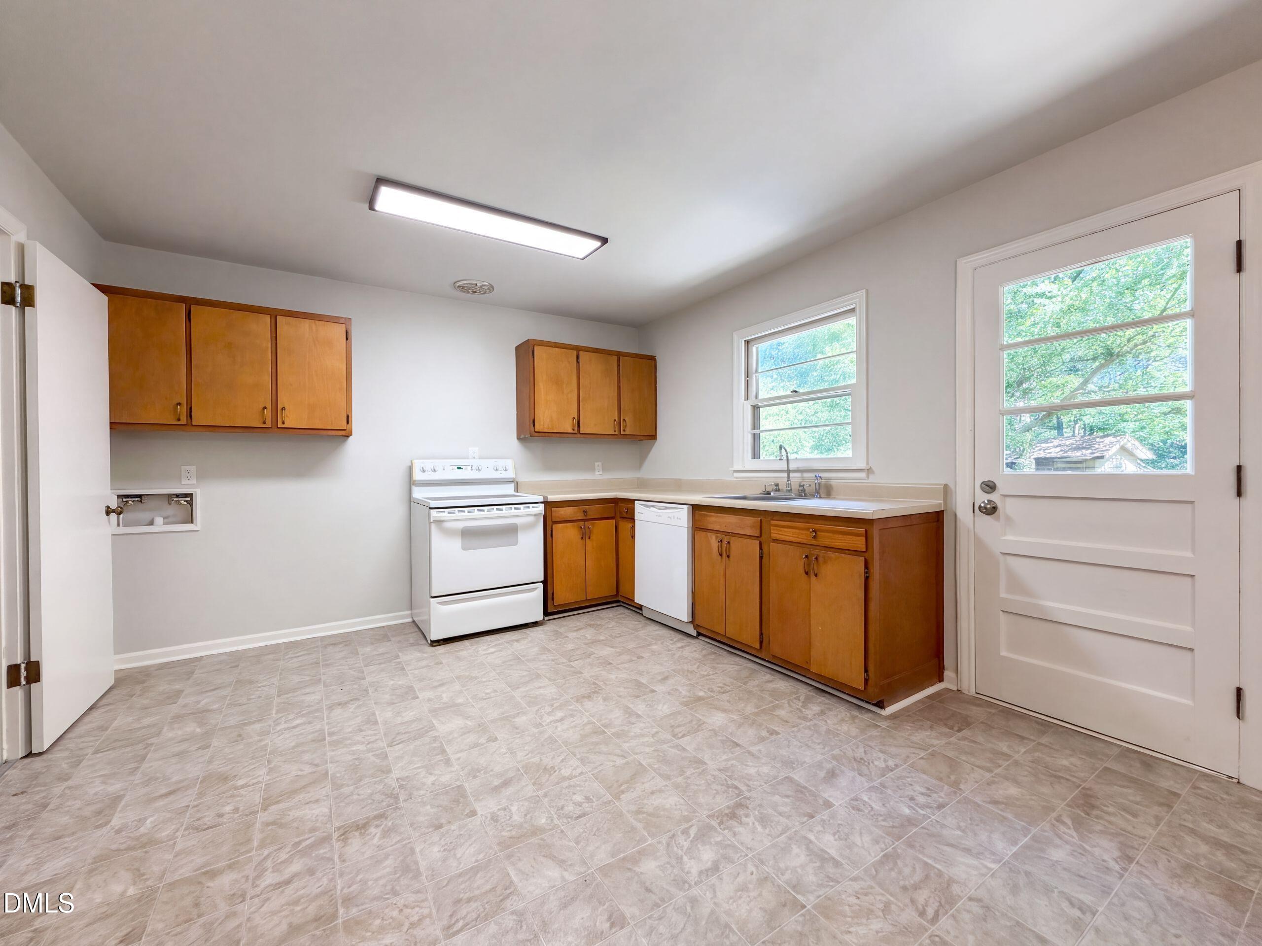 3811 Woodside Road Property Photo 2