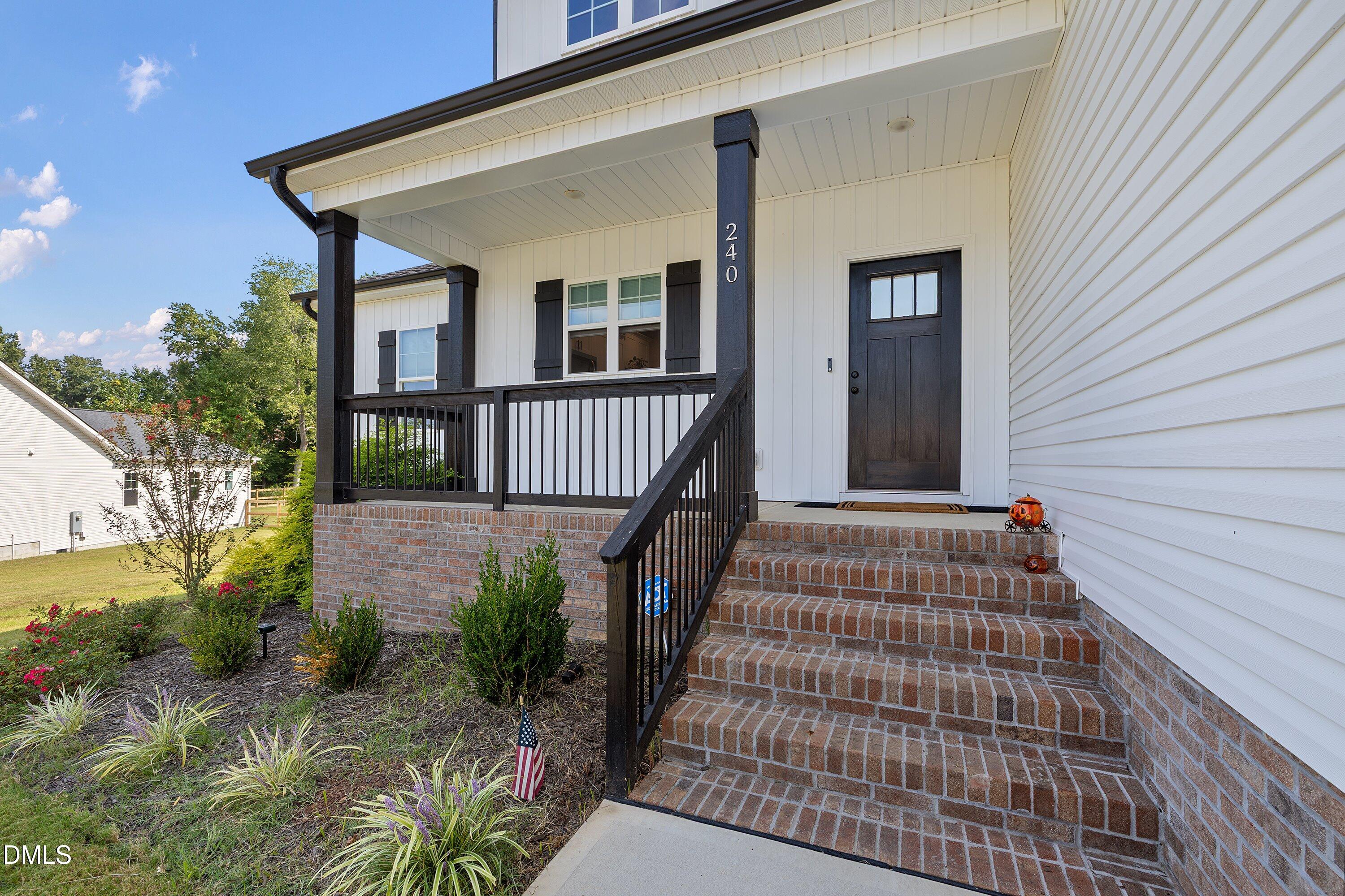 240 Sourgum Court Property Photo 4
