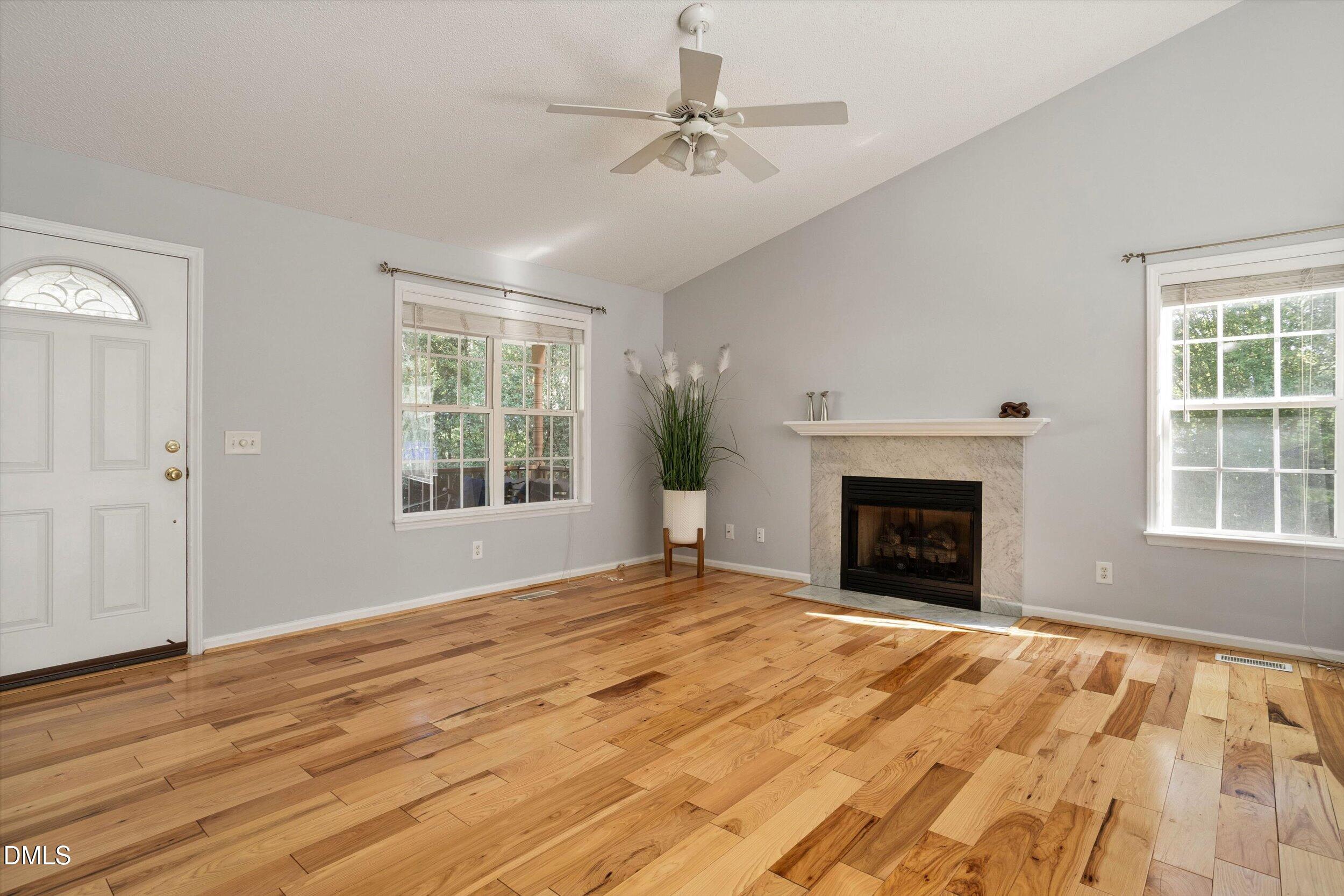 53 Grove Point Property Photo 6