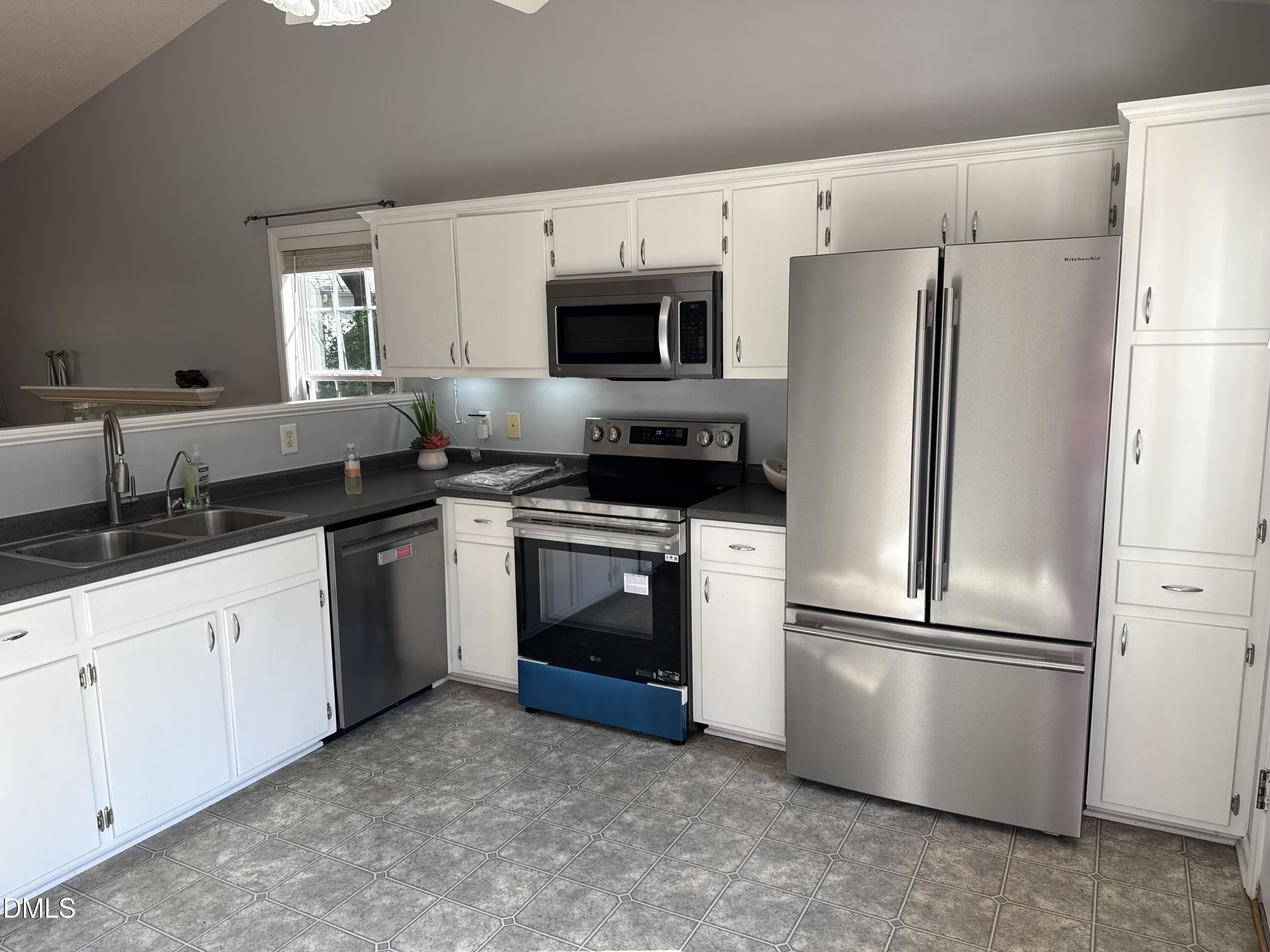 53 Grove Point Property Photo 12