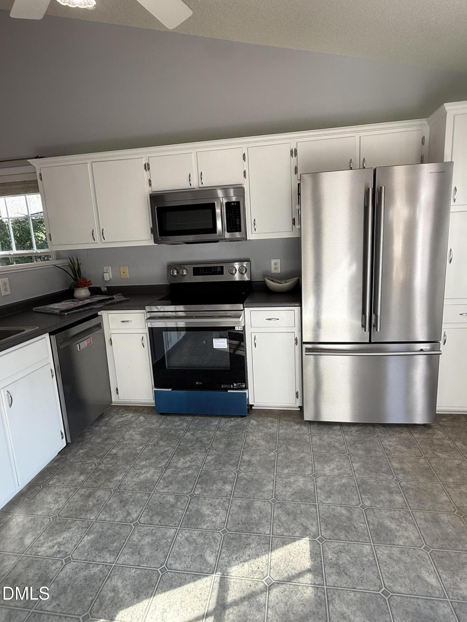 53 Grove Point Property Photo 14