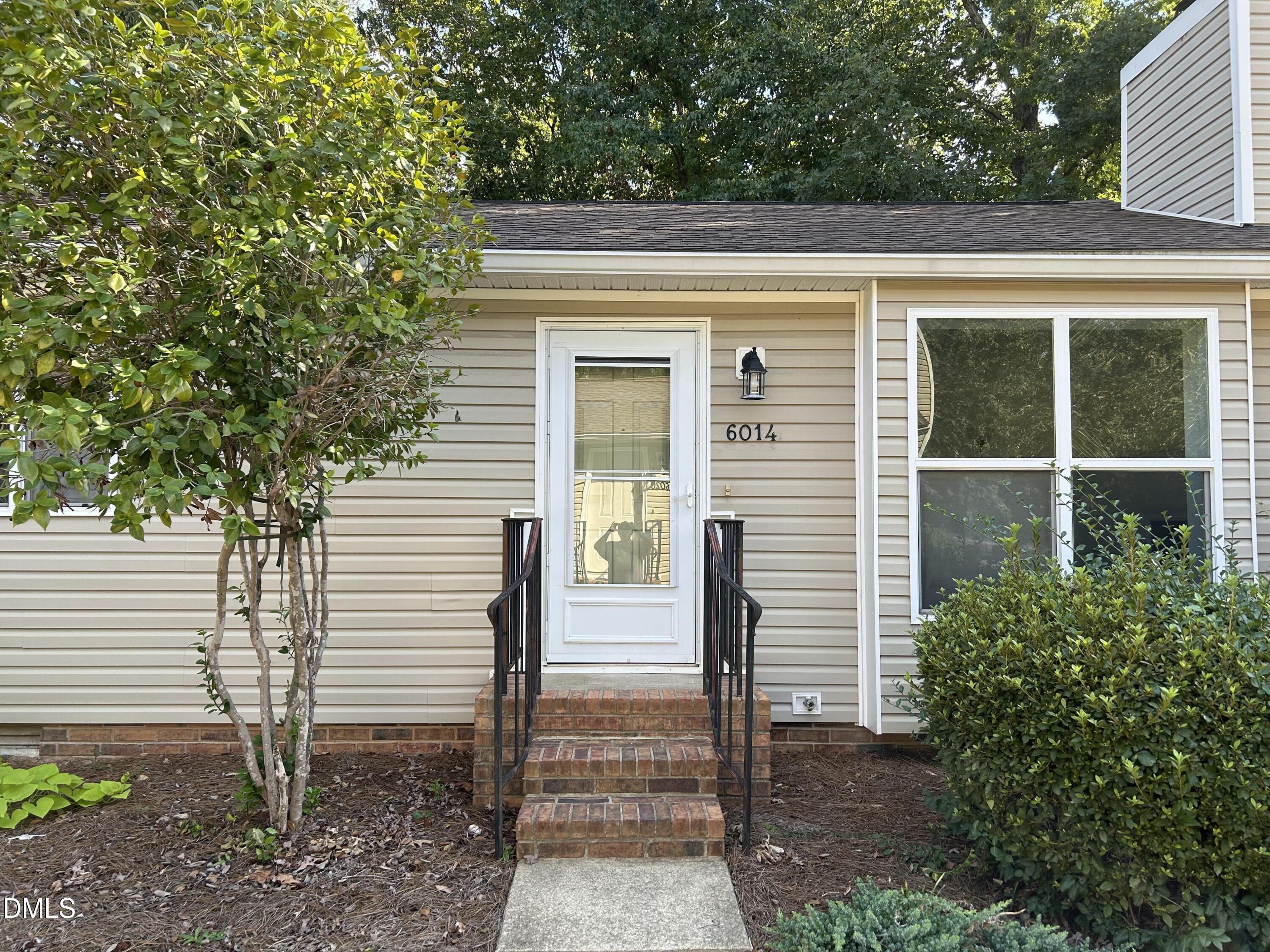 6014 Farm Gate Road Property Photo 1