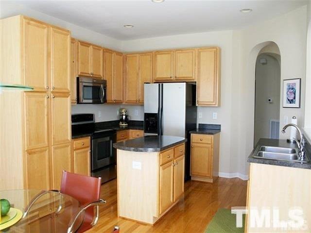 206 Royal Tower Way Property Photo 4