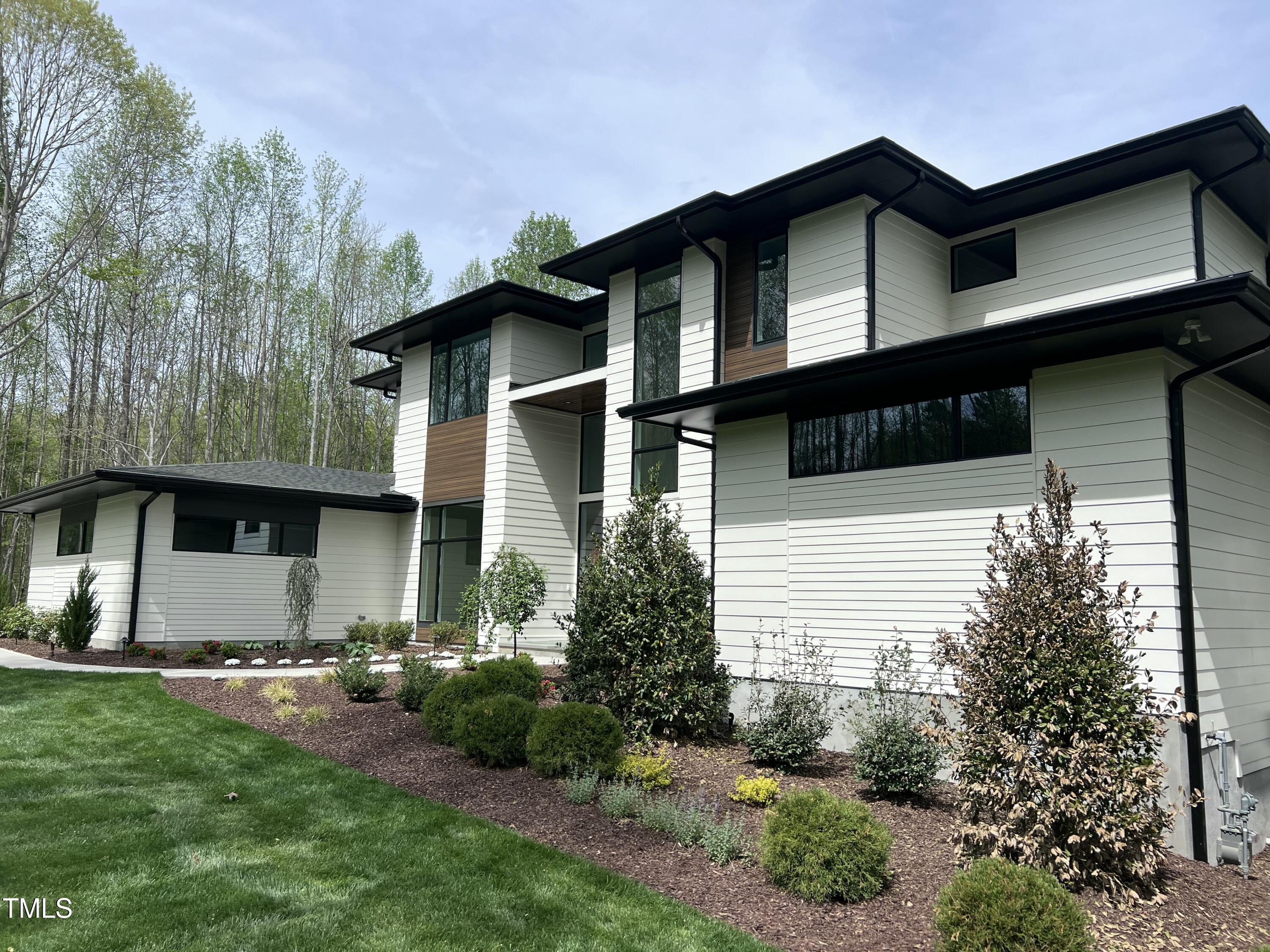 196 Mountaintop Circle Property Photo 1