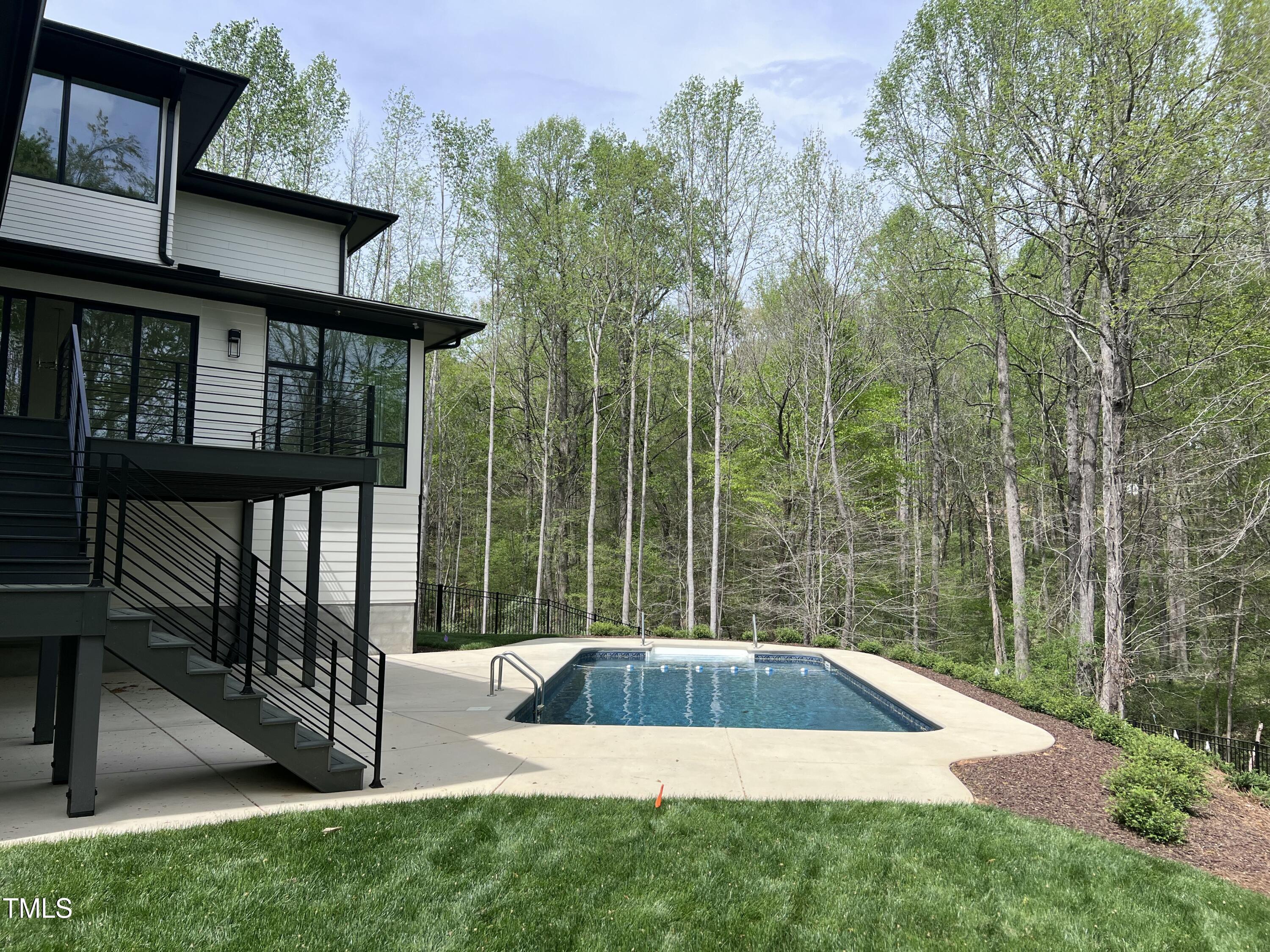 196 Mountaintop Circle Property Photo 3