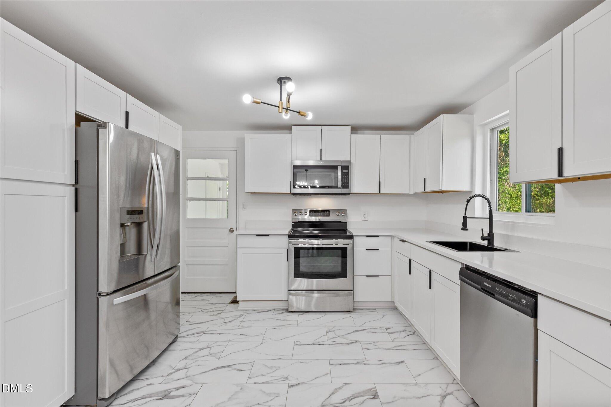 2328 Cheek Road Property Photo 10