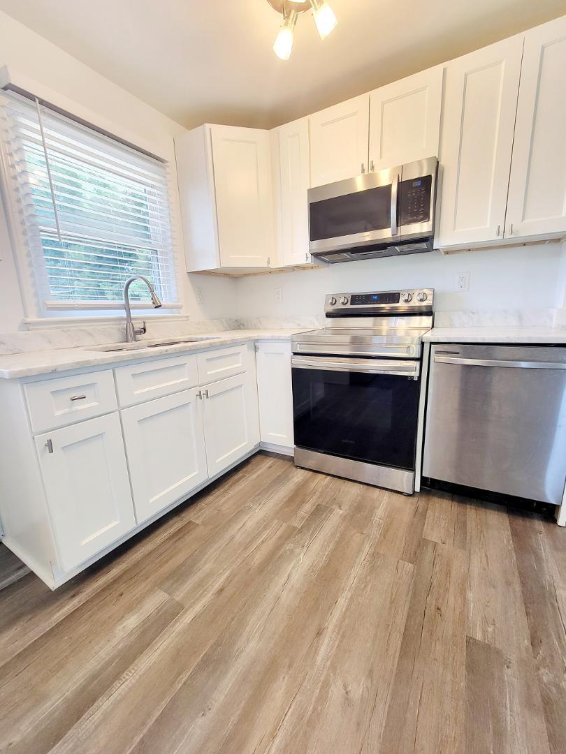 428 Lansing Street Property Photo 9