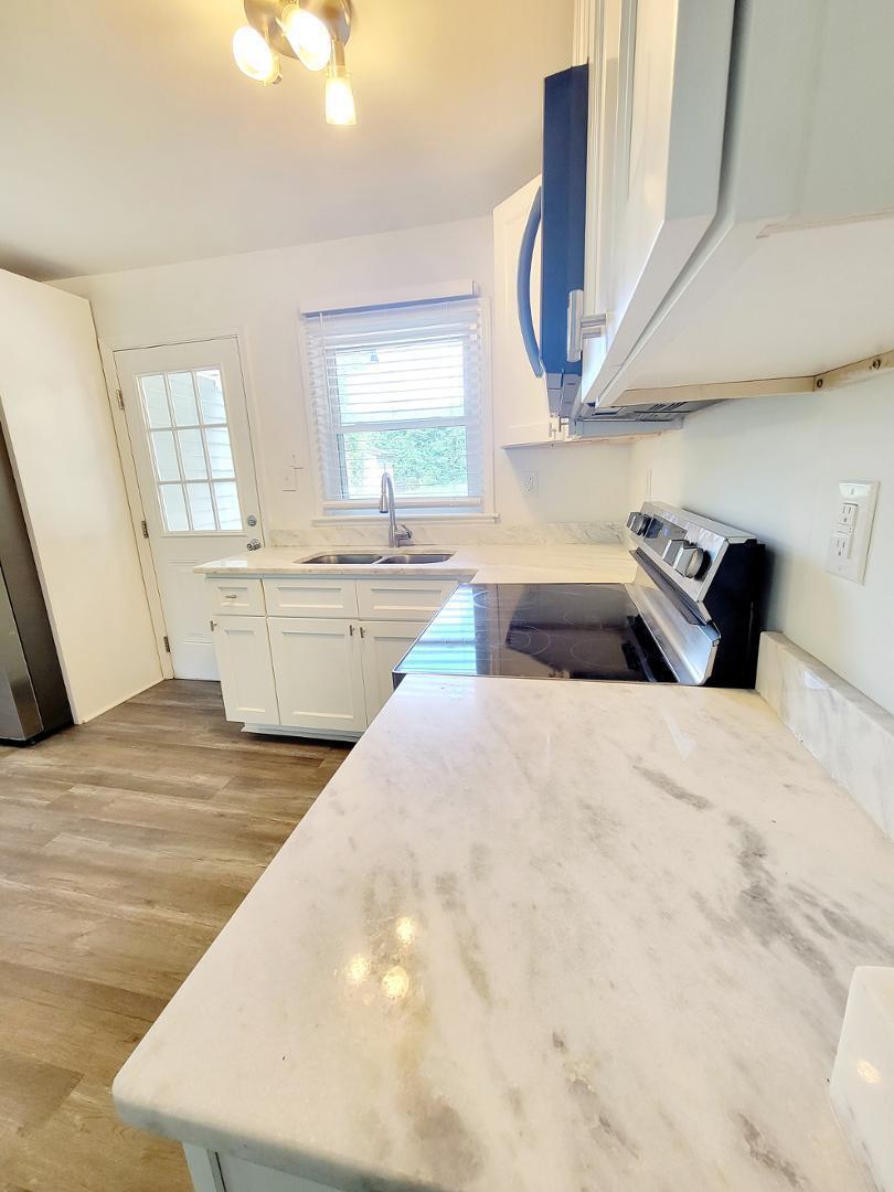 428 Lansing Street Property Photo 10