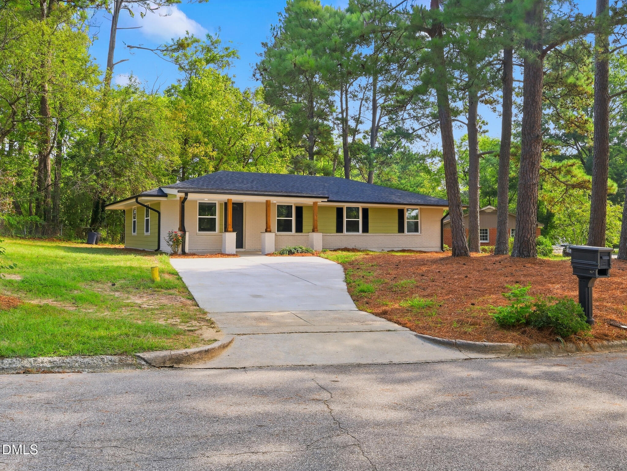 821 Grantland Drive Property Photo 1