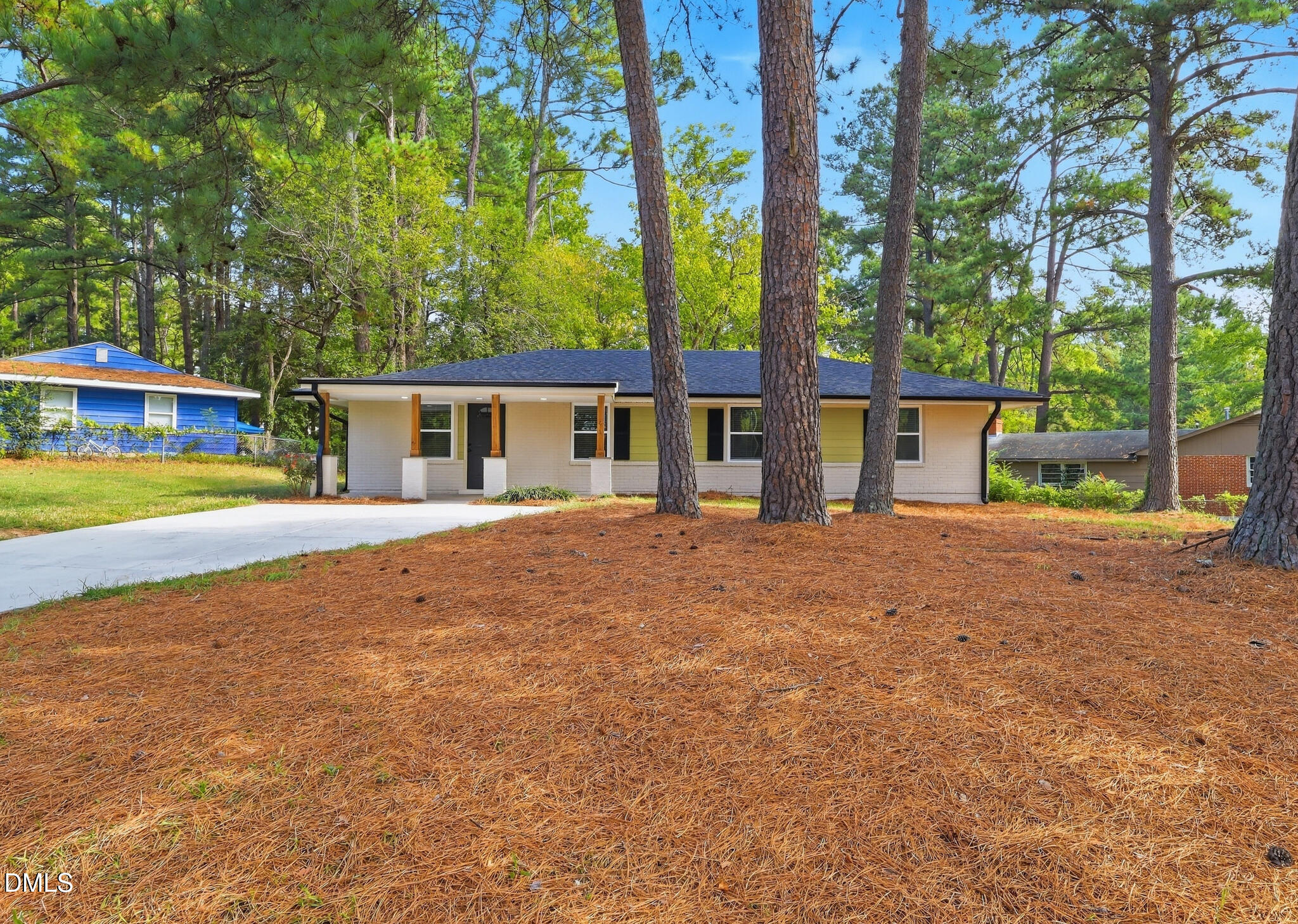 821 Grantland Drive Property Photo 2