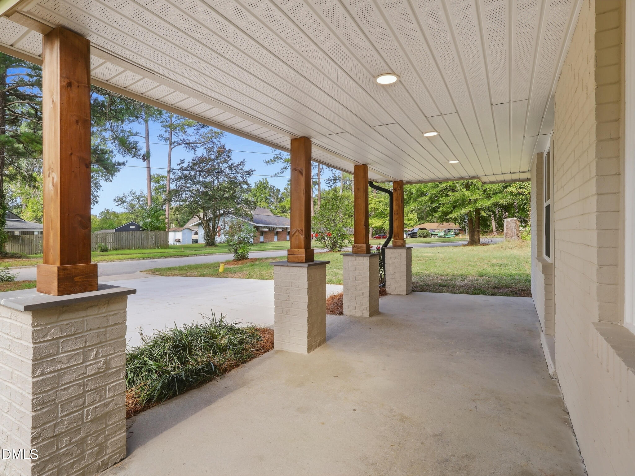 821 Grantland Drive Property Photo 3