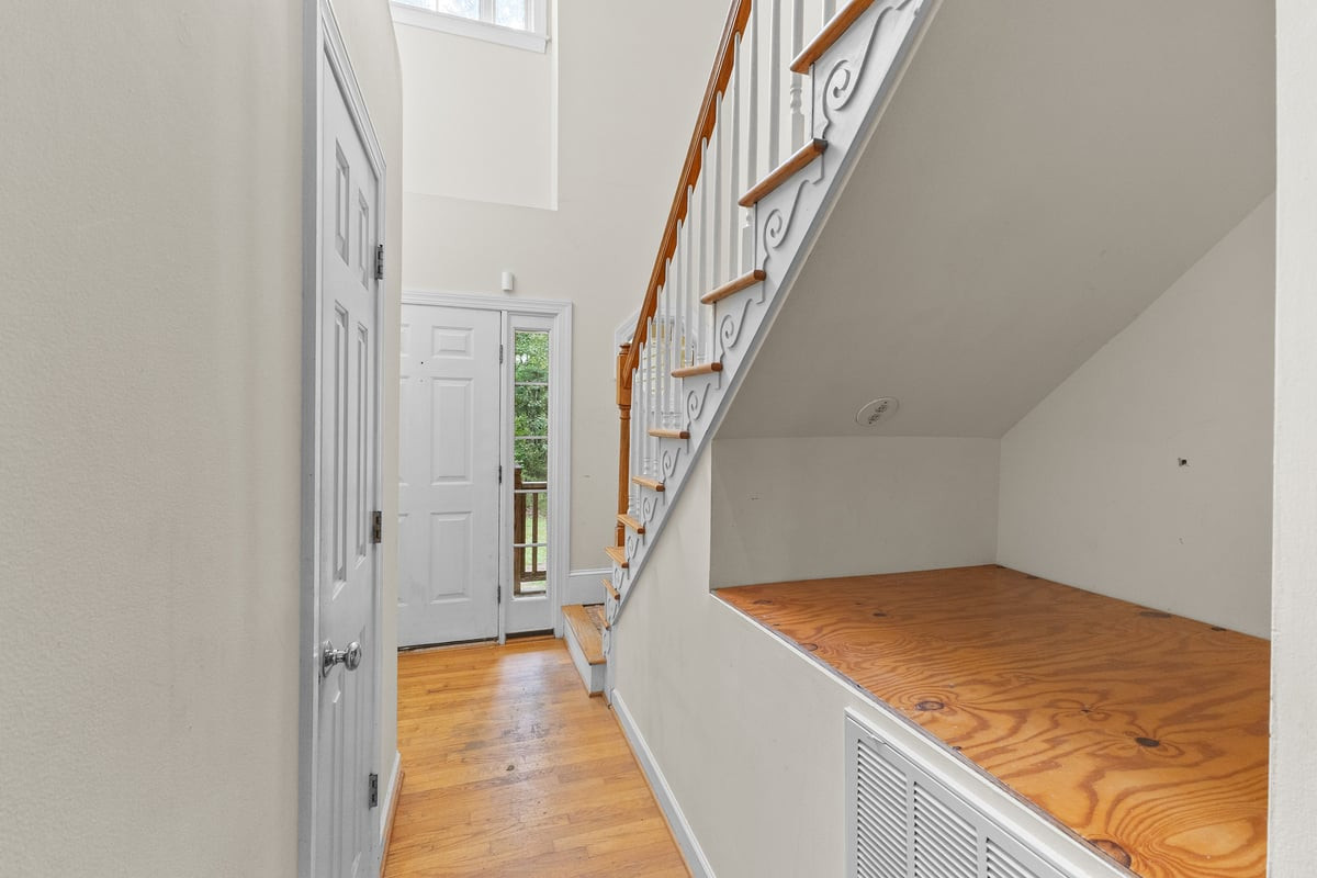 112 Day Lane Property Photo 12