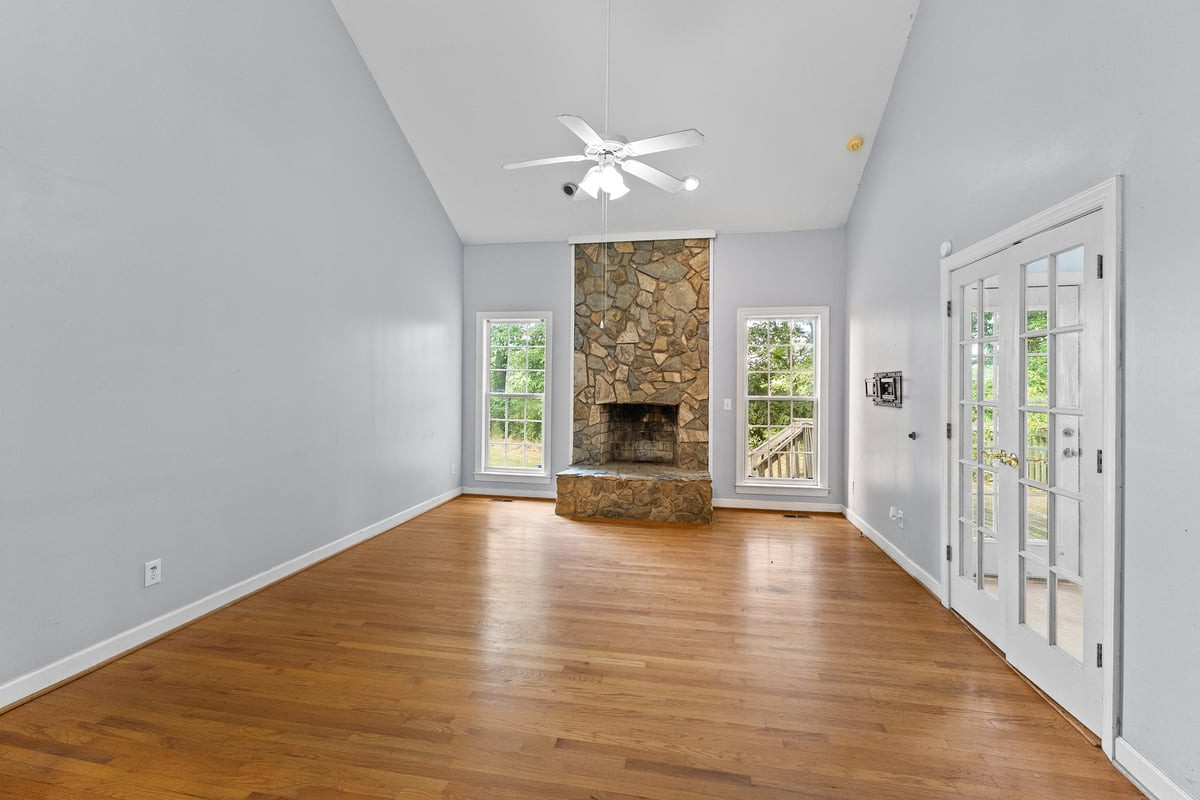 112 Day Lane Property Photo 13