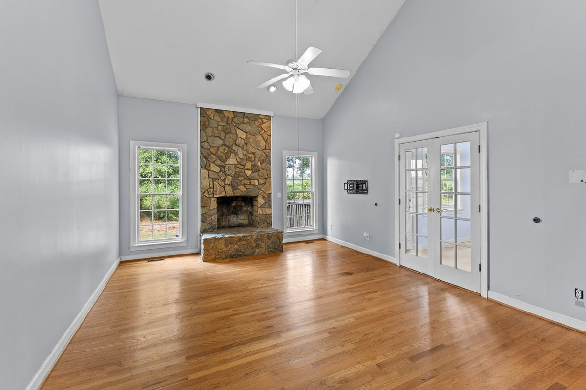 112 Day Lane Property Photo 14