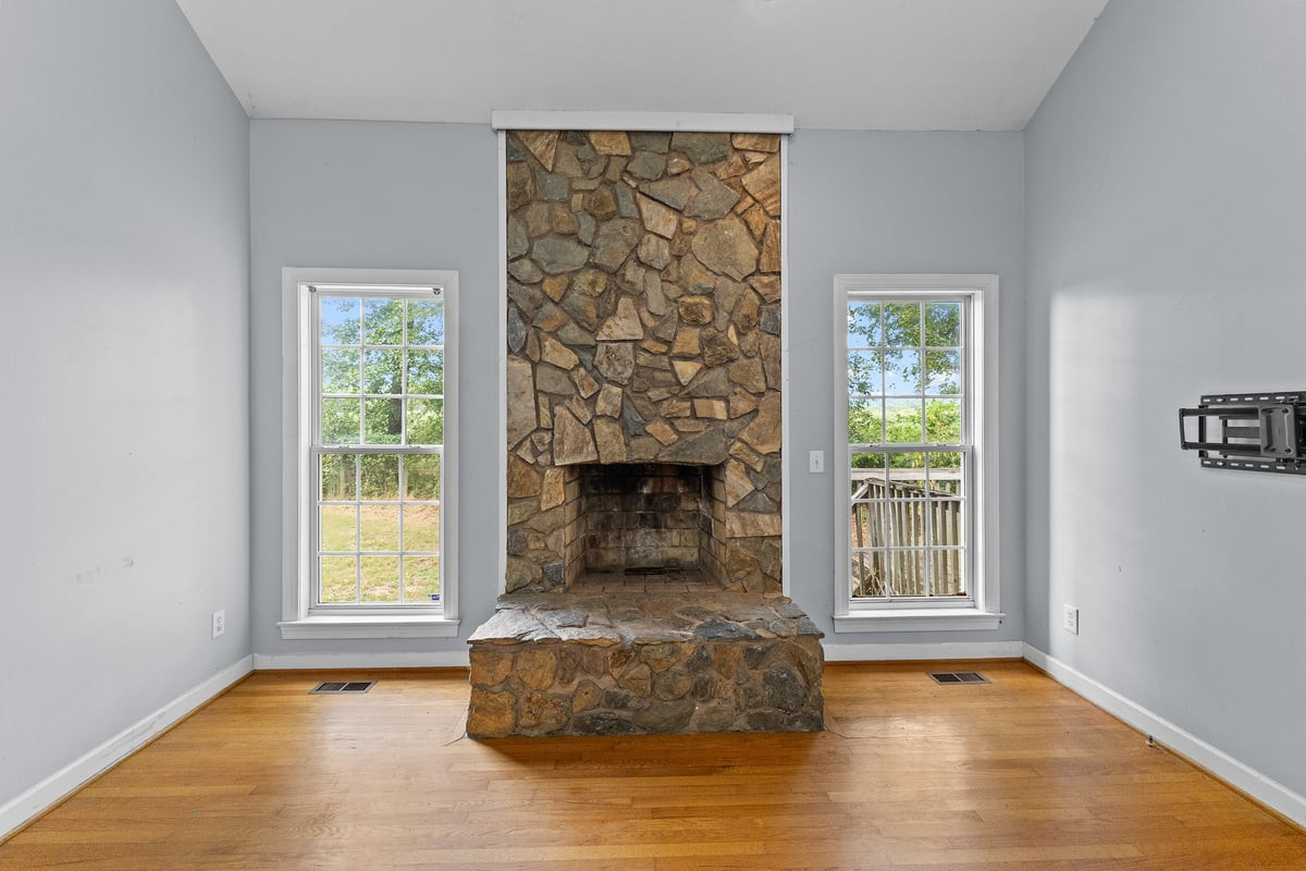 112 Day Lane Property Photo 17