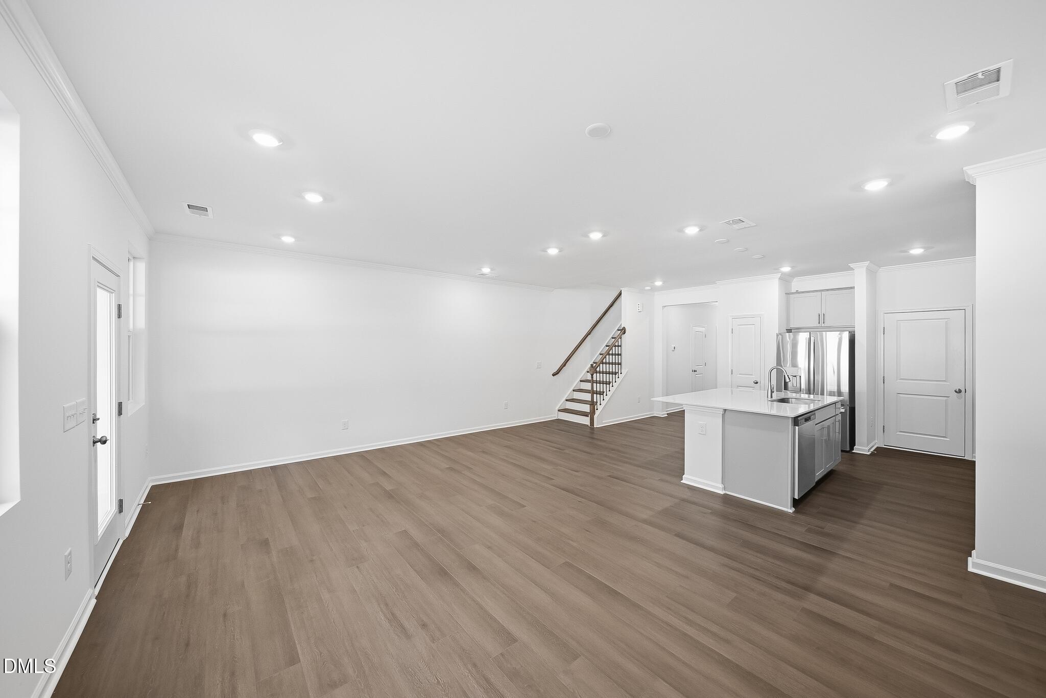 207 Tree Moss Court Property Photo 5