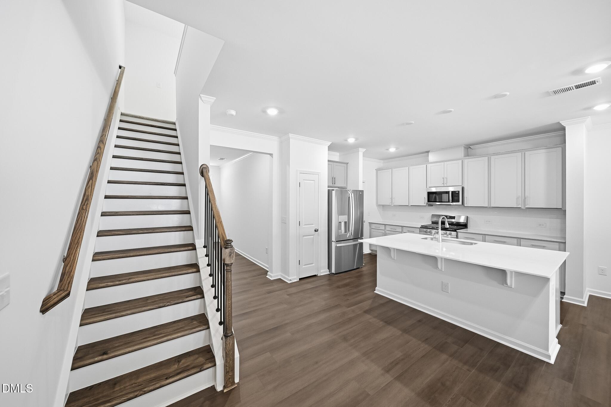209 Tree Moss Court Property Photo 3