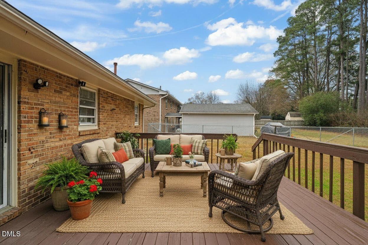 3712 Huntleigh Drive Property Photo 7