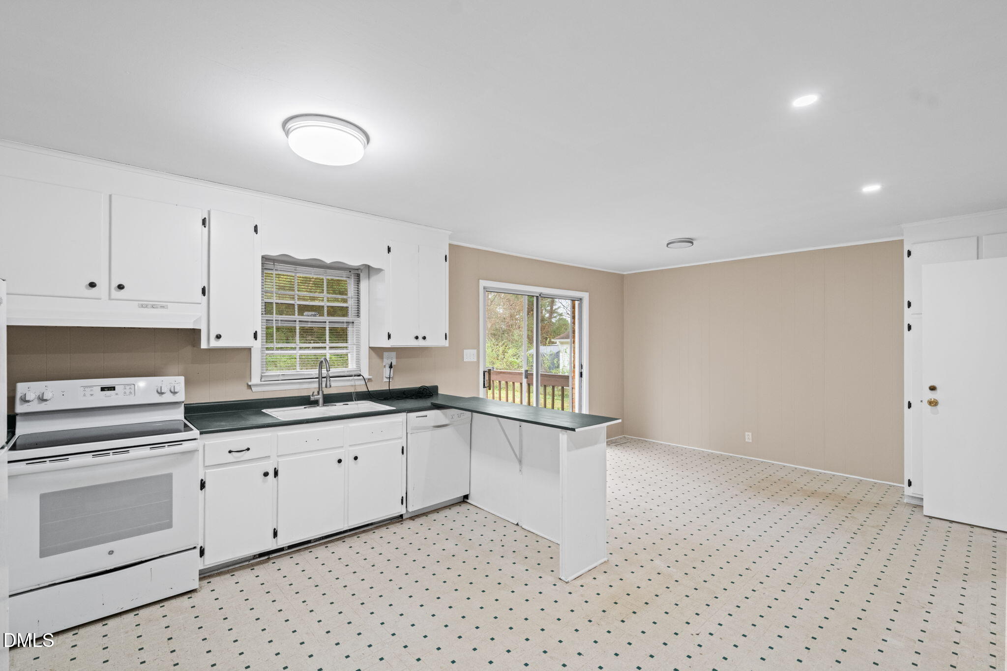 3712 Huntleigh Drive Property Photo 16