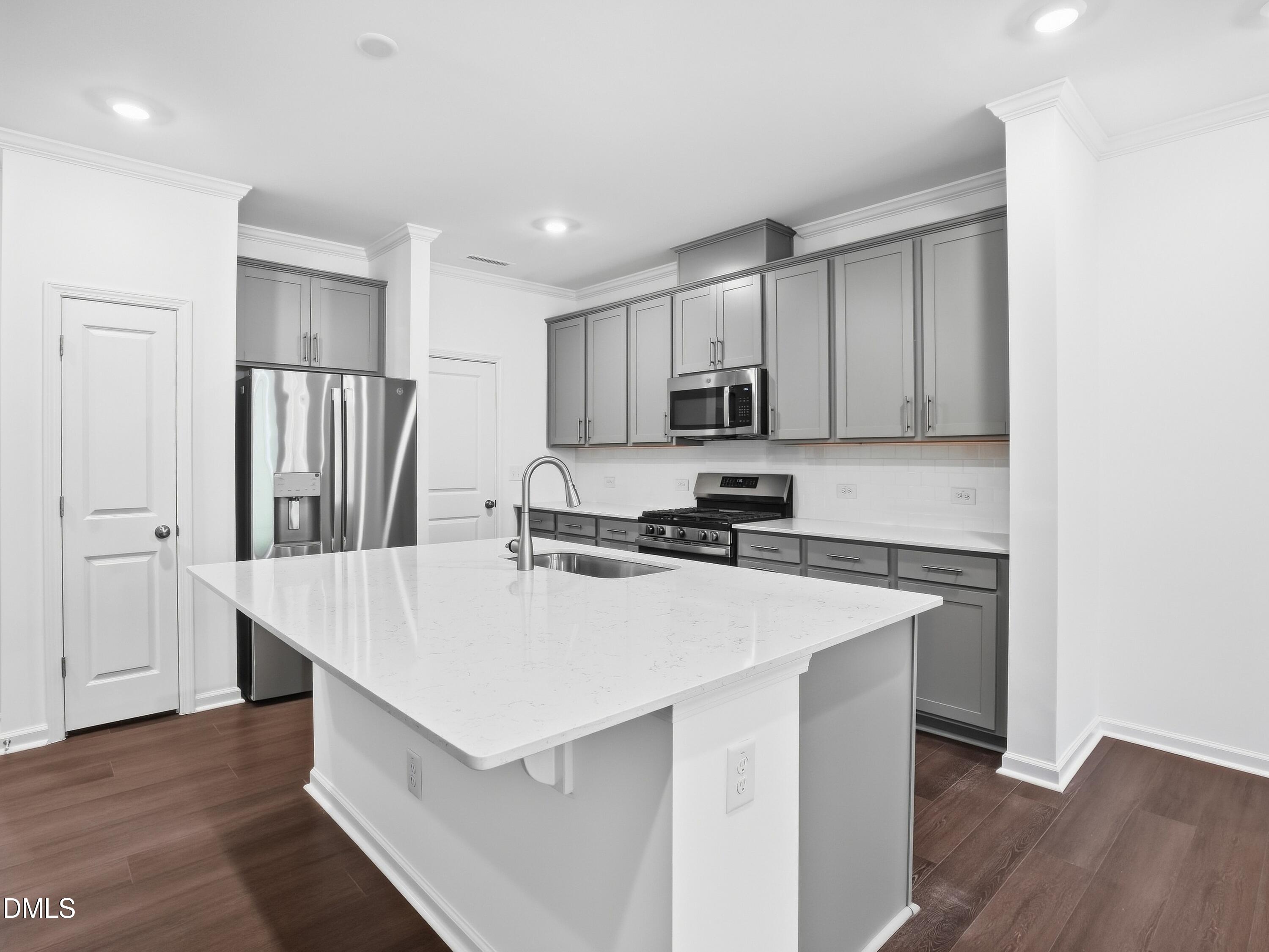 214 Deercroft Drive Property Photo 4