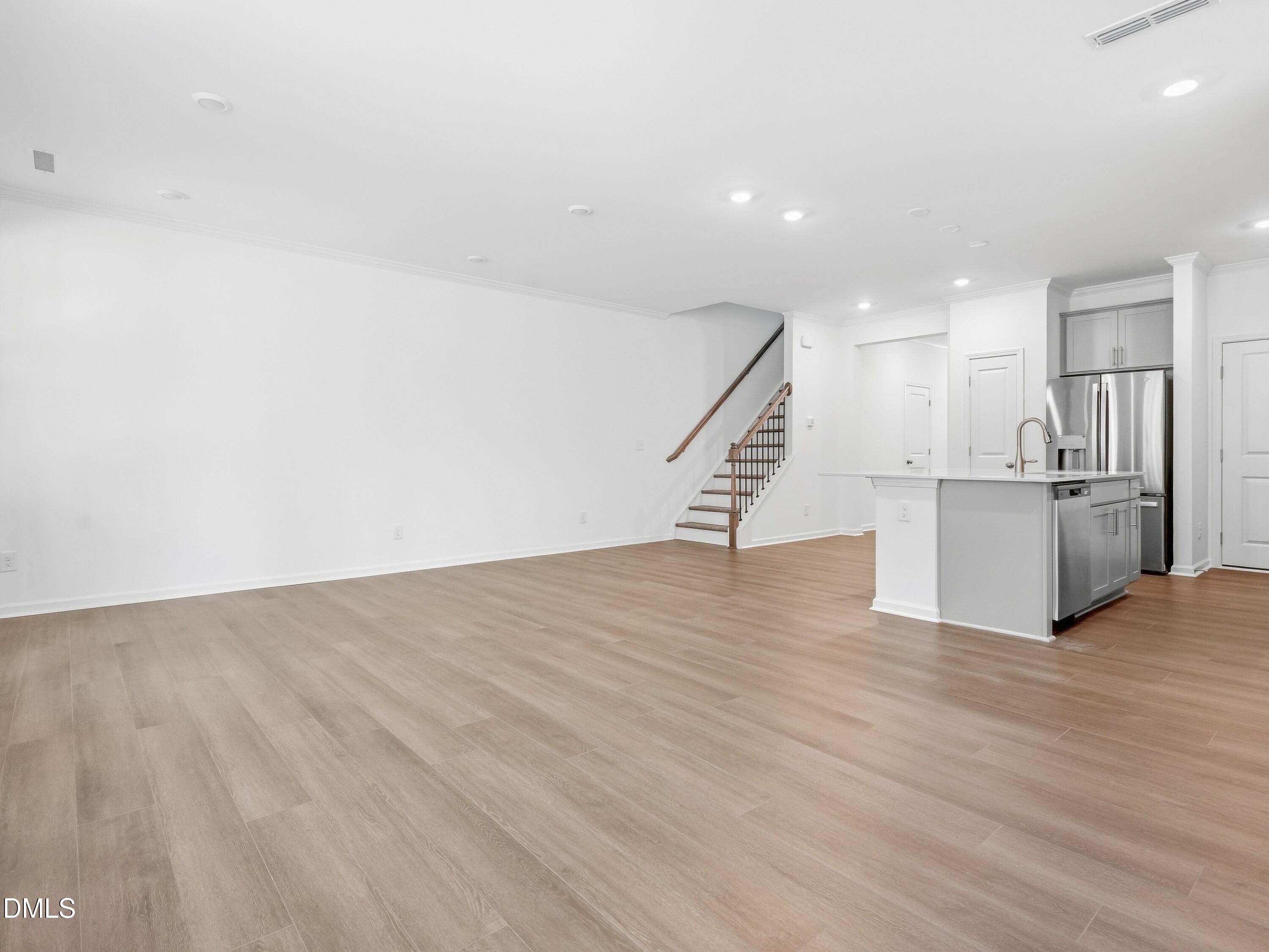 214 Deercroft Drive Property Photo 8