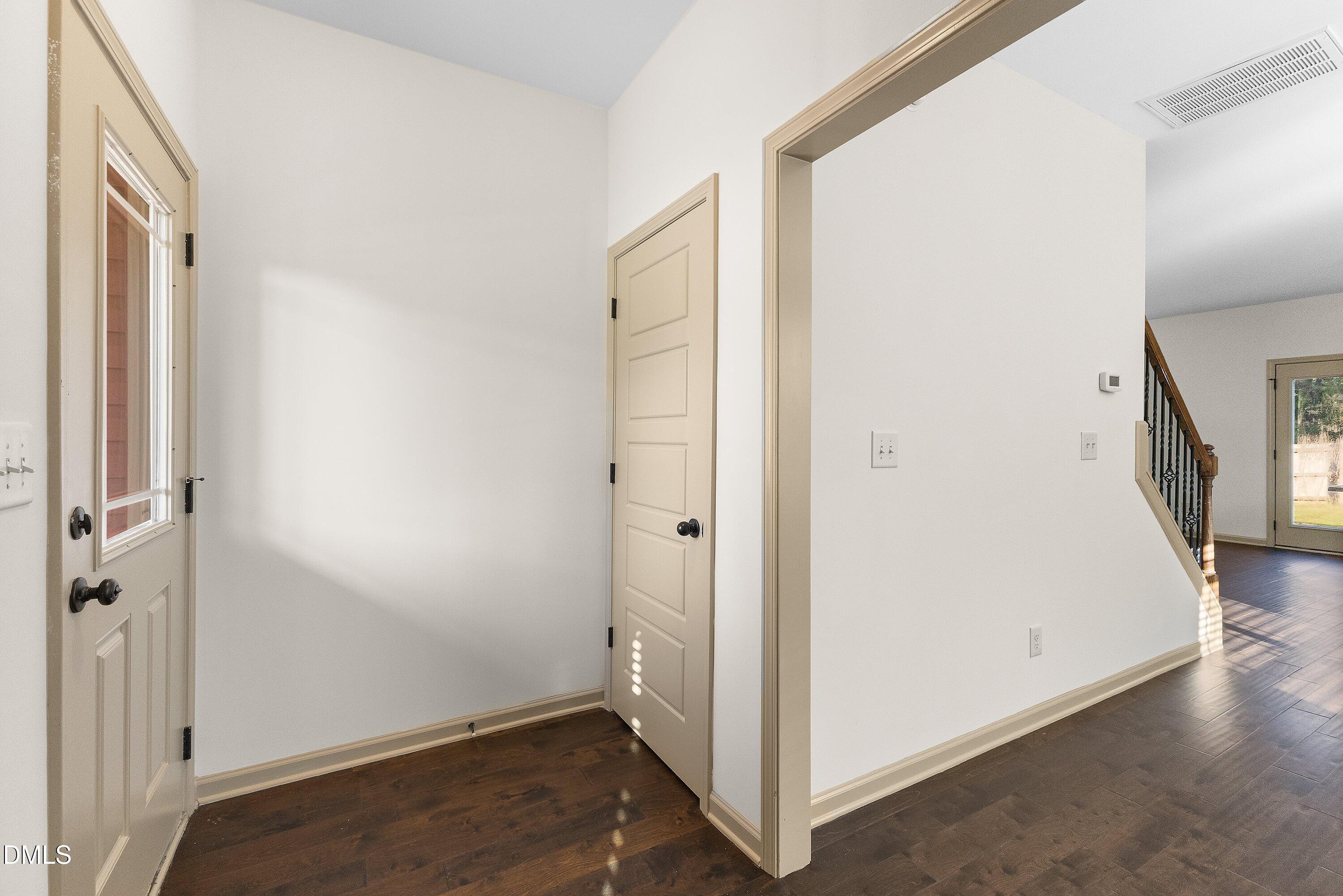 71 Golden Gate Parkway Property Photo 5