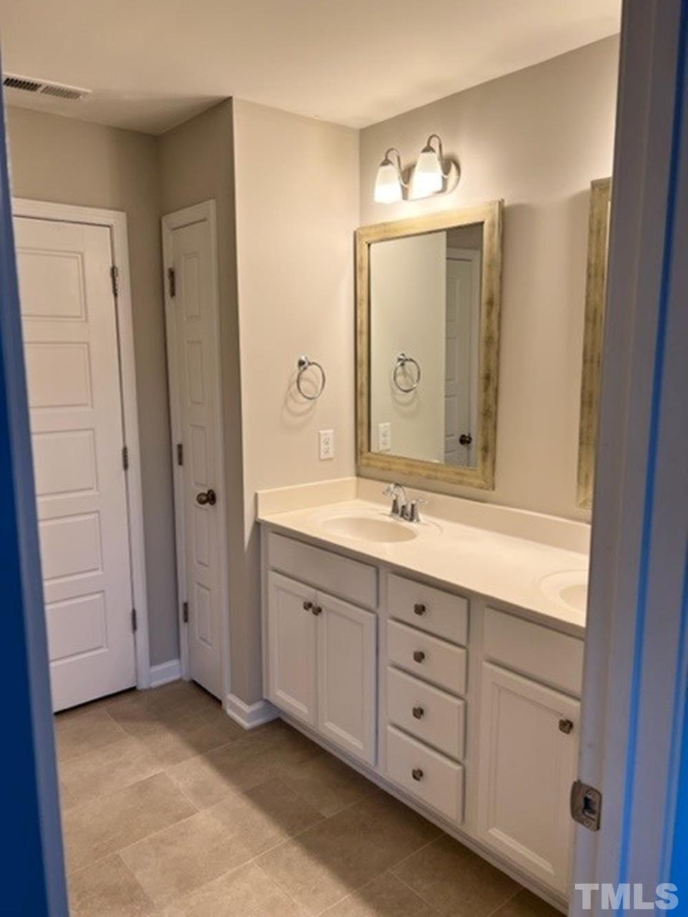 1126 Metropolitan Drive Property Photo 15