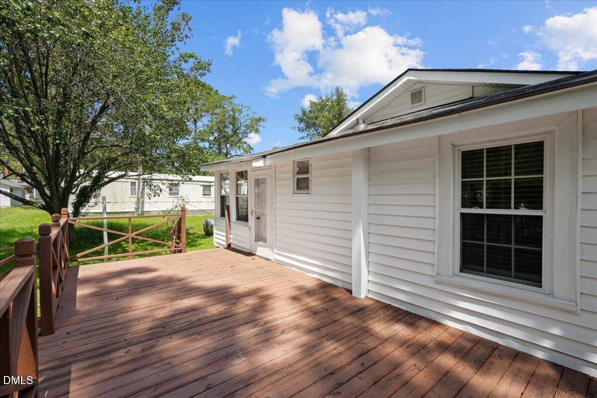 305 E 1st Street Property Photo 1