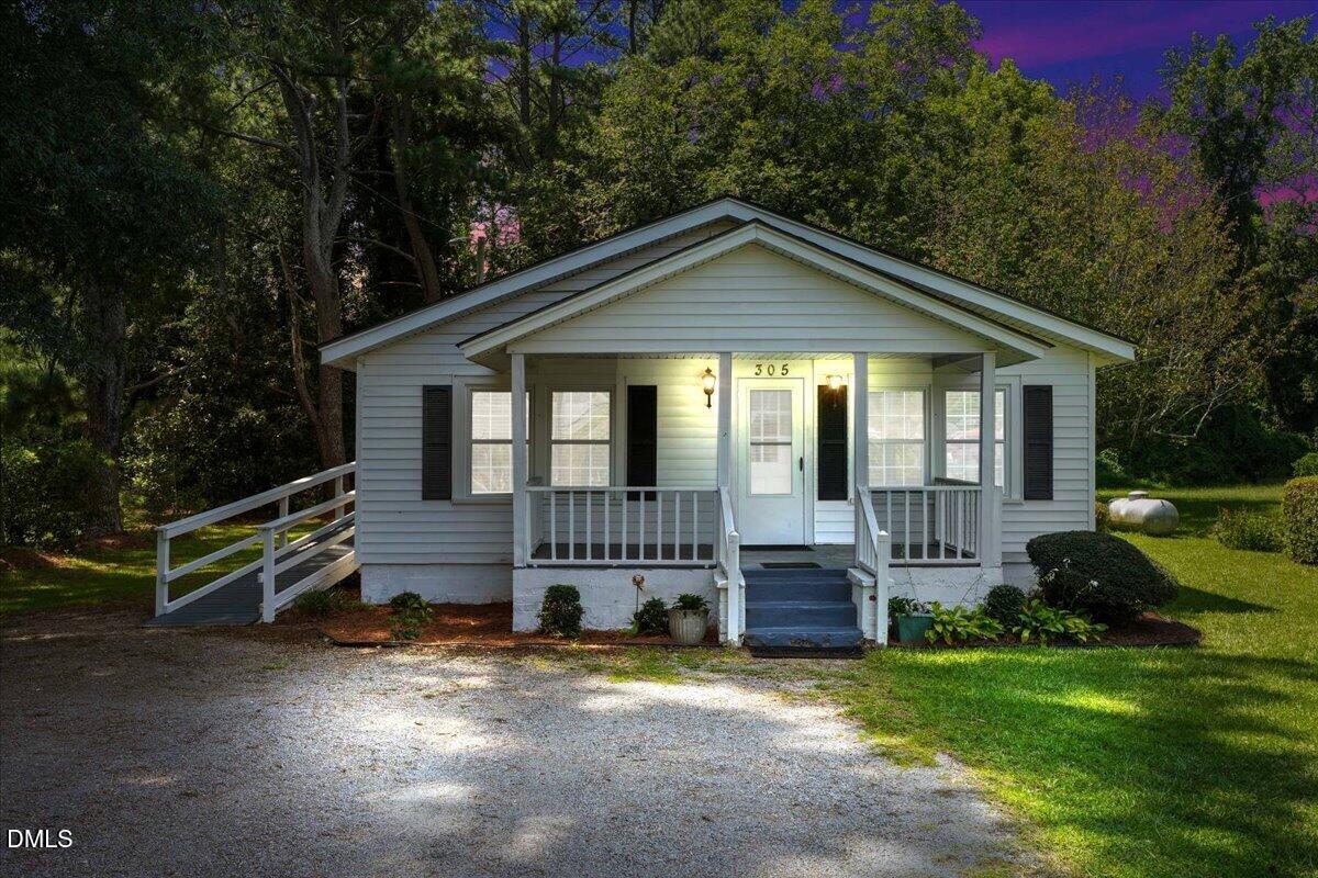 305 E 1st Street Property Photo 5