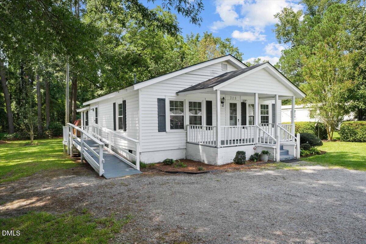 305 E 1st Street Property Photo 6