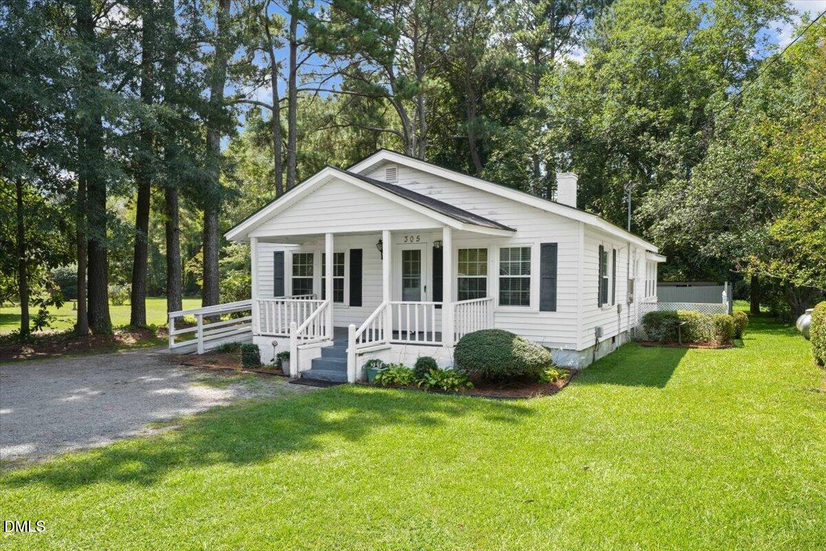 305 E 1st Street Property Photo 8