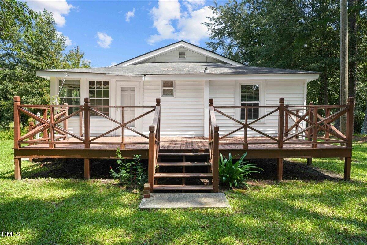 305 E 1st Street Property Photo 11