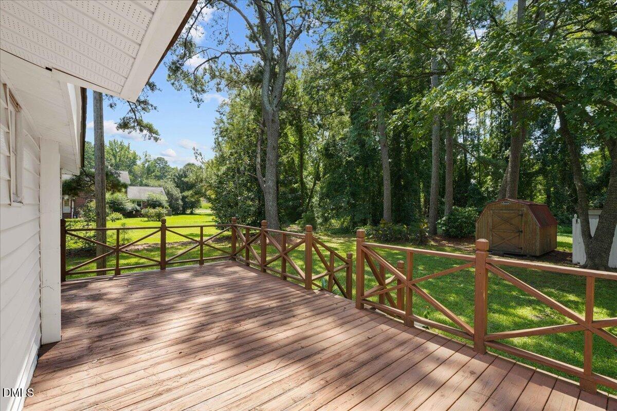 305 E 1st Street Property Photo 12