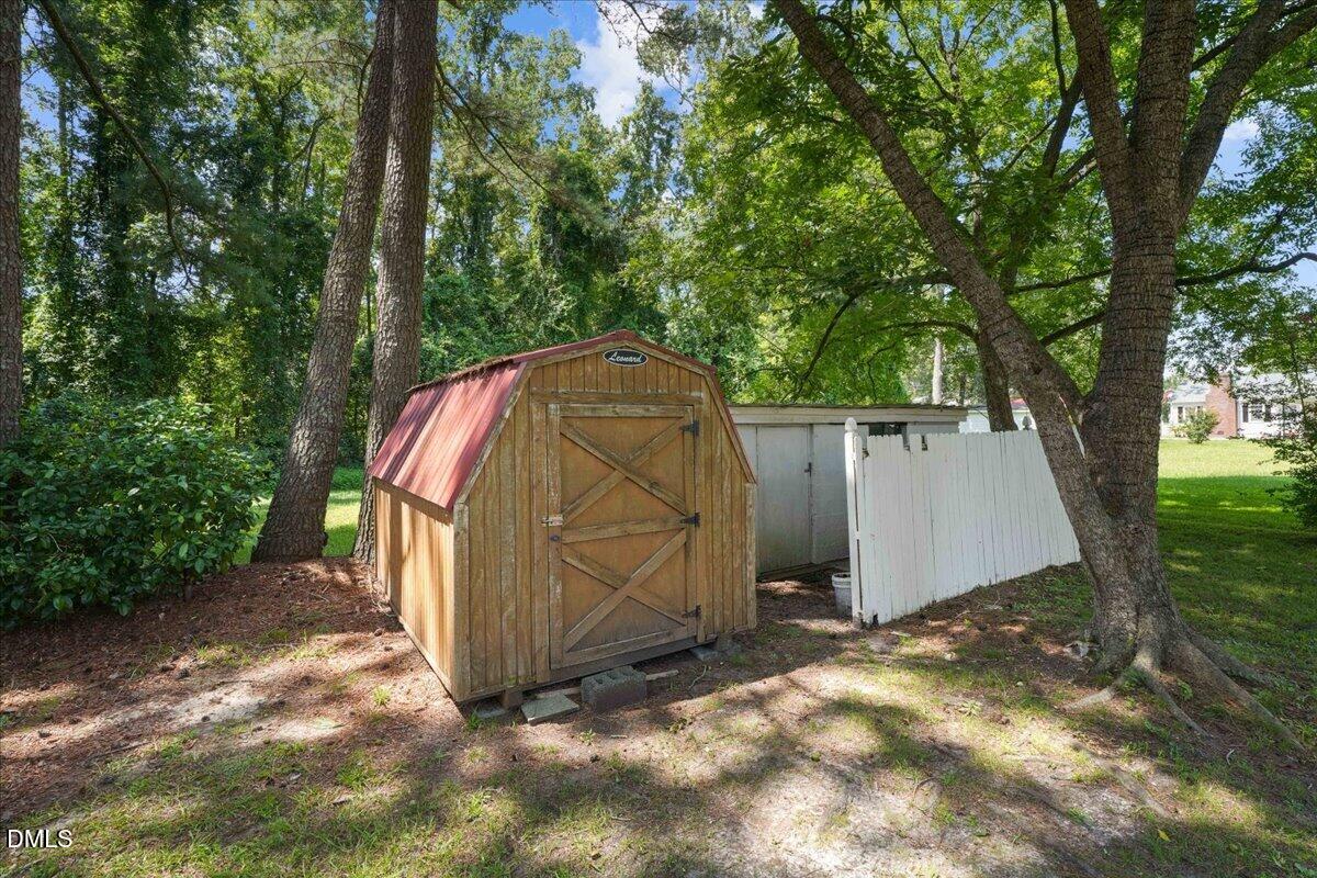 305 E 1st Street Property Photo 15