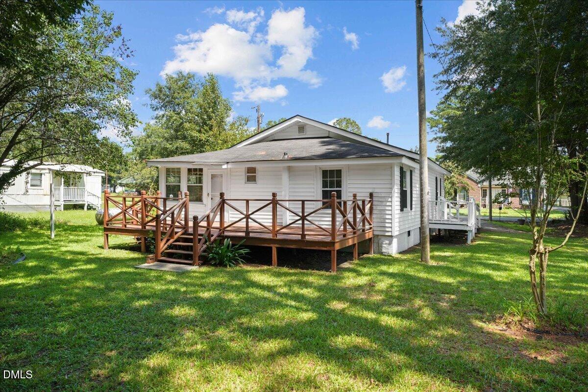 305 E 1st Street Property Photo 18