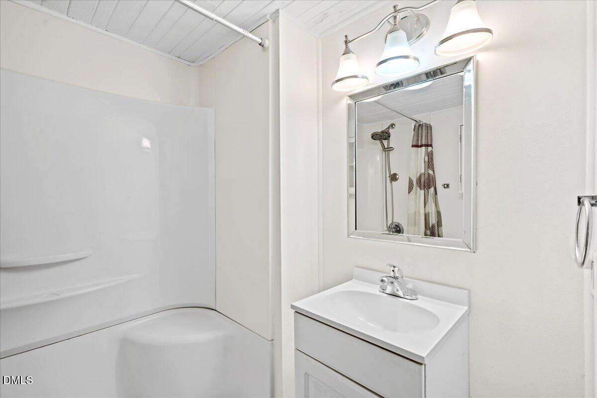 305 E 1st Street Property Photo 25