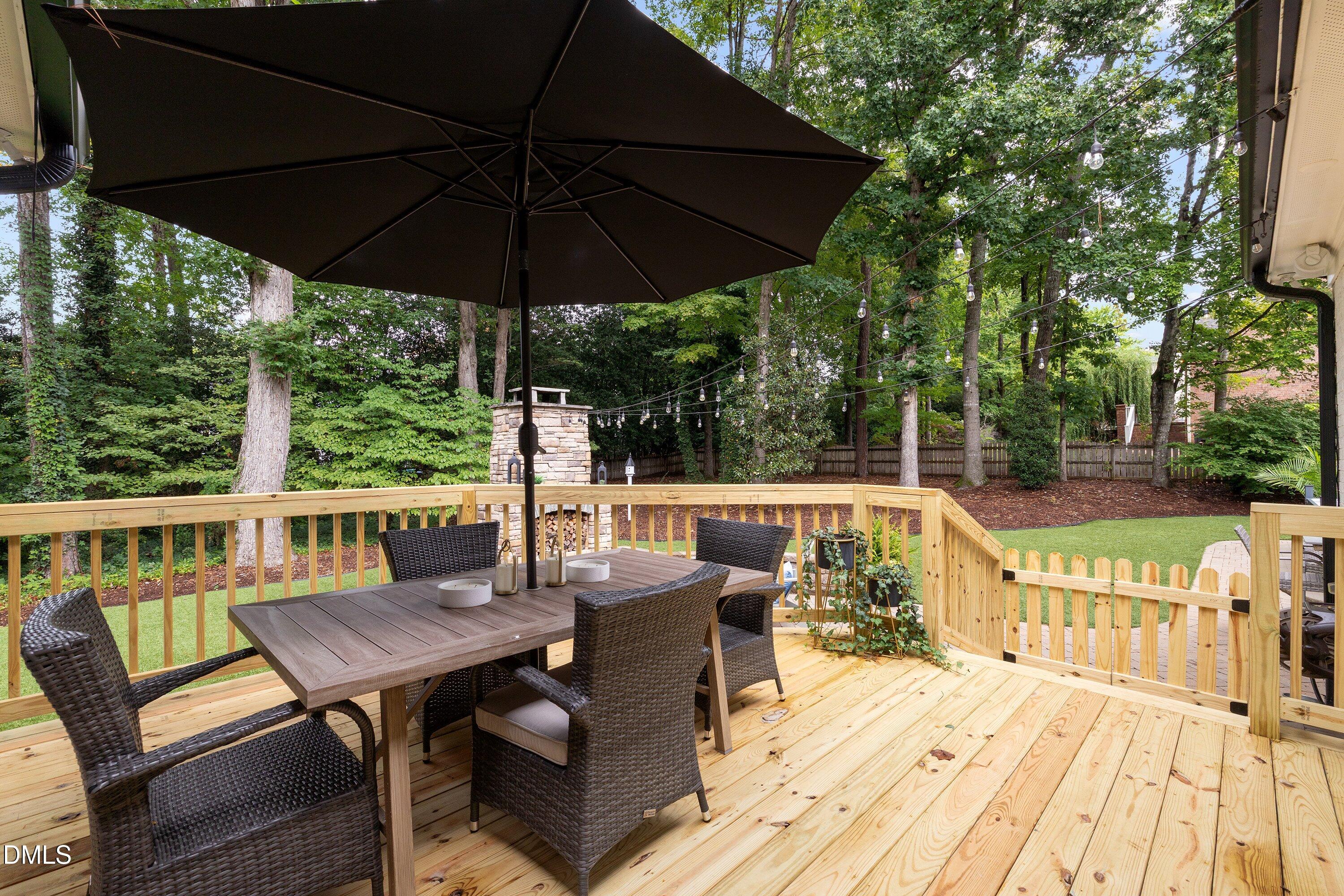 304 Versailles Drive Property Photo 4