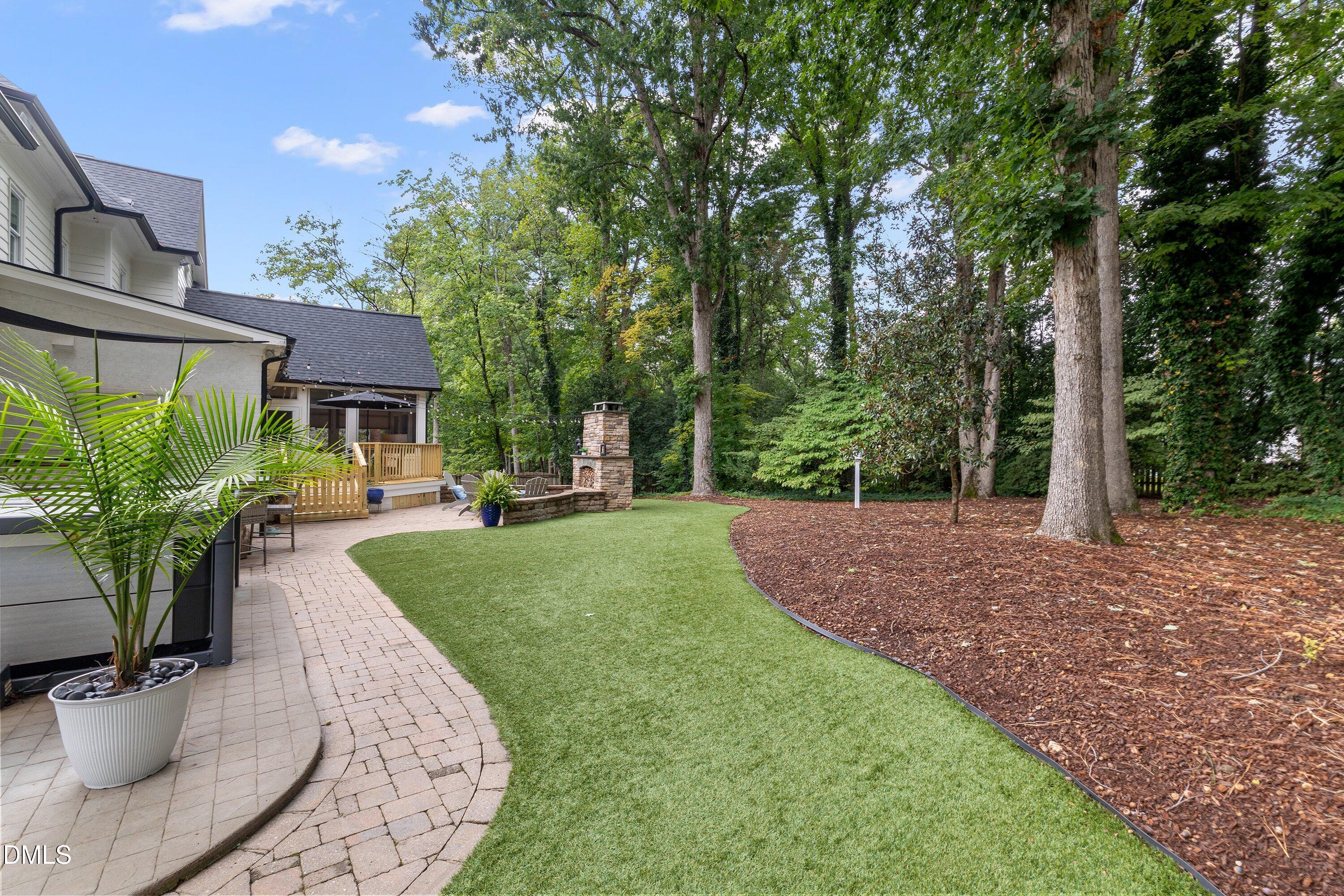 304 Versailles Drive Property Photo 10