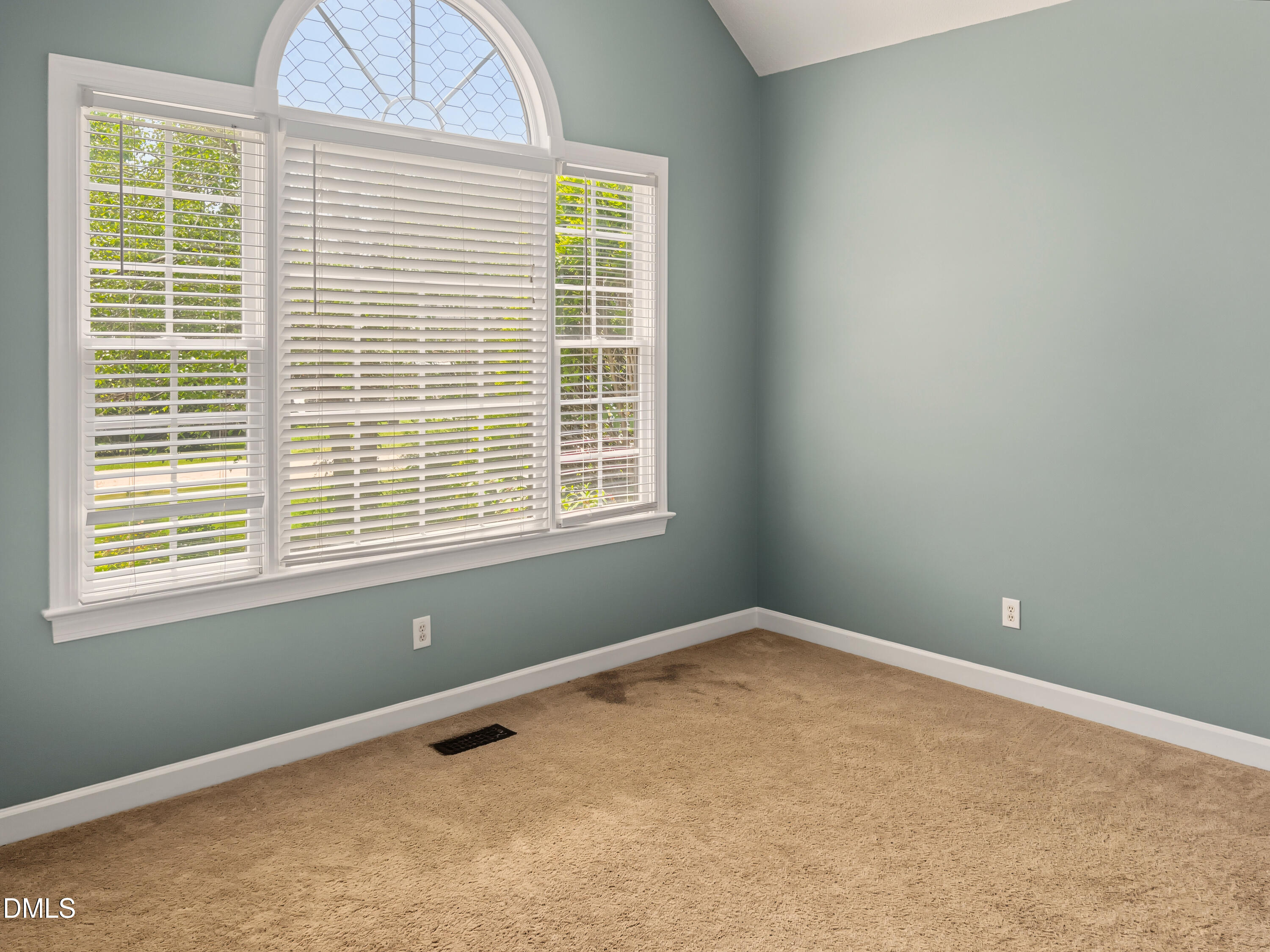 3108 Summer Oaks Drive Property Photo 5