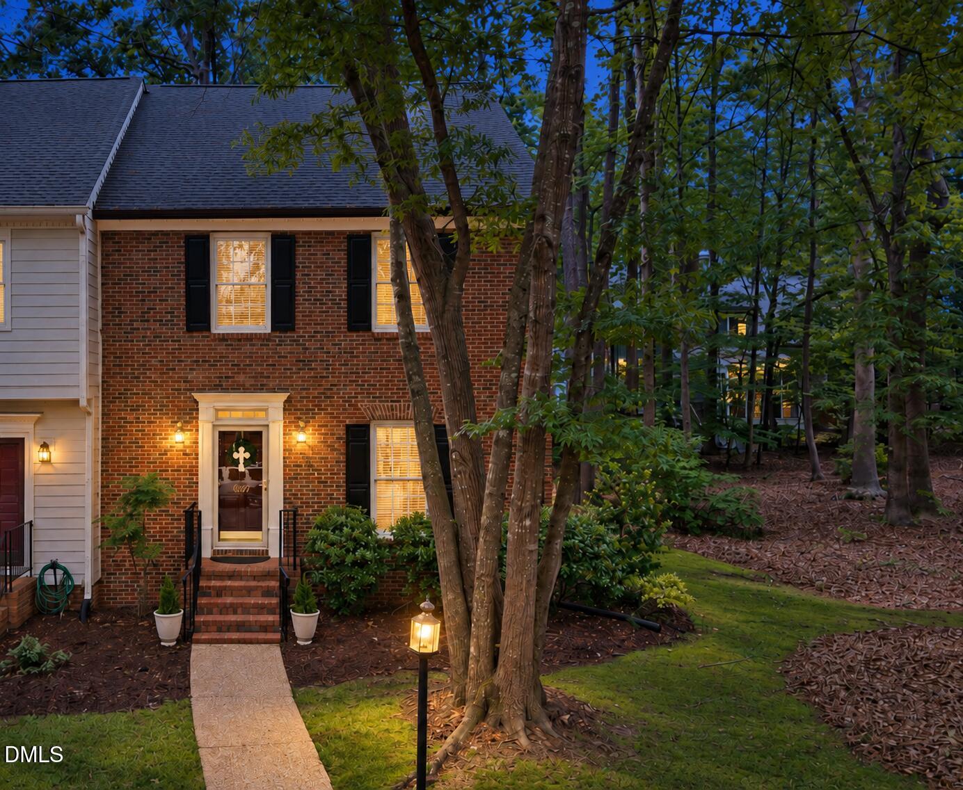 562 Weathergreen Drive Property Photo 3