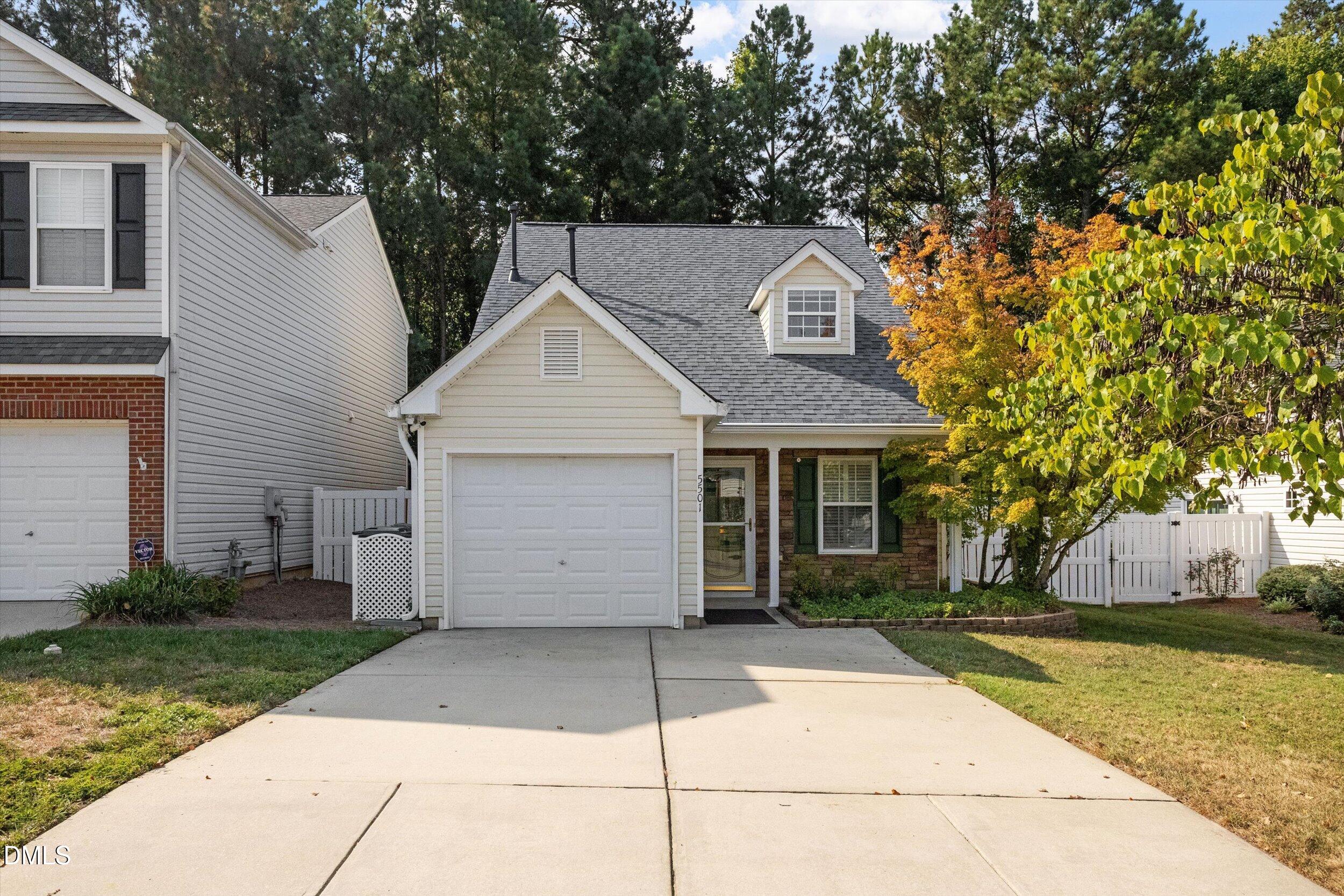 5501 Golden Moss Trail Property Photo 2