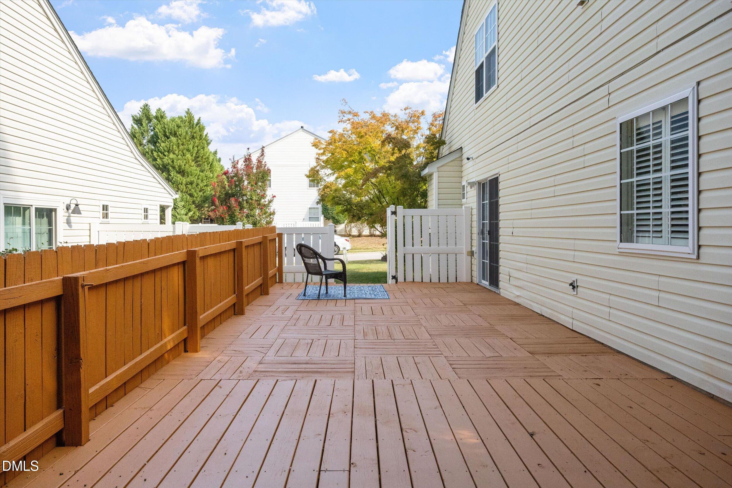 5501 Golden Moss Trail Property Photo 5