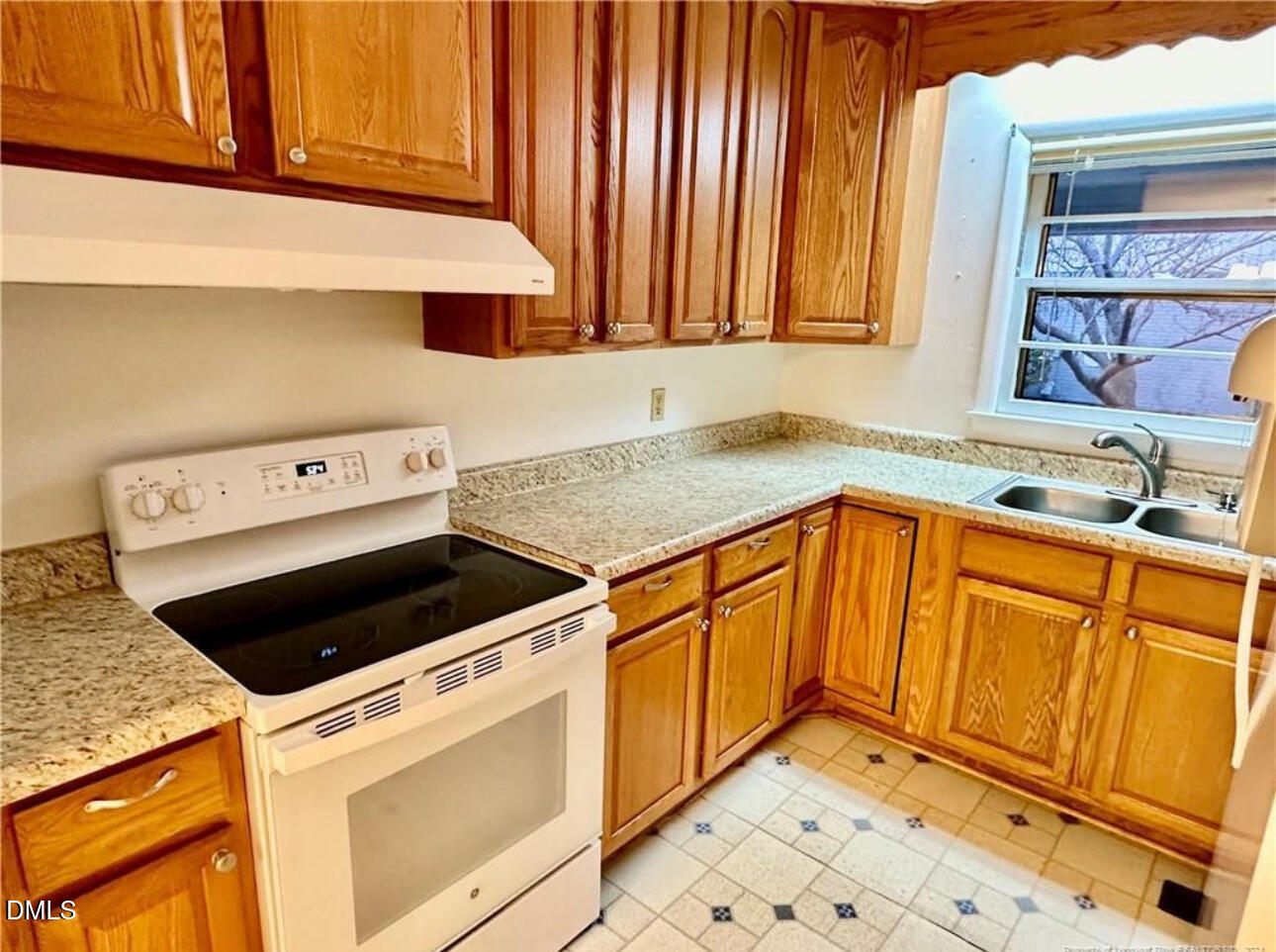 5214 Rodwell Road Property Photo 4