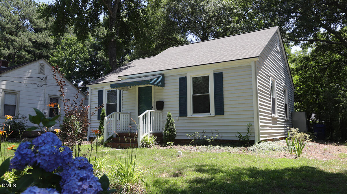 102 E Edgewood Drive Property Photo 2