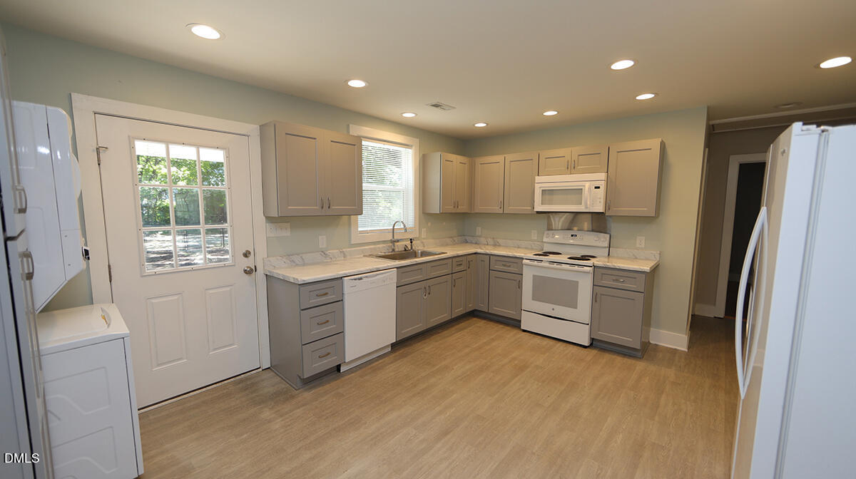 102 E Edgewood Drive Property Photo 6